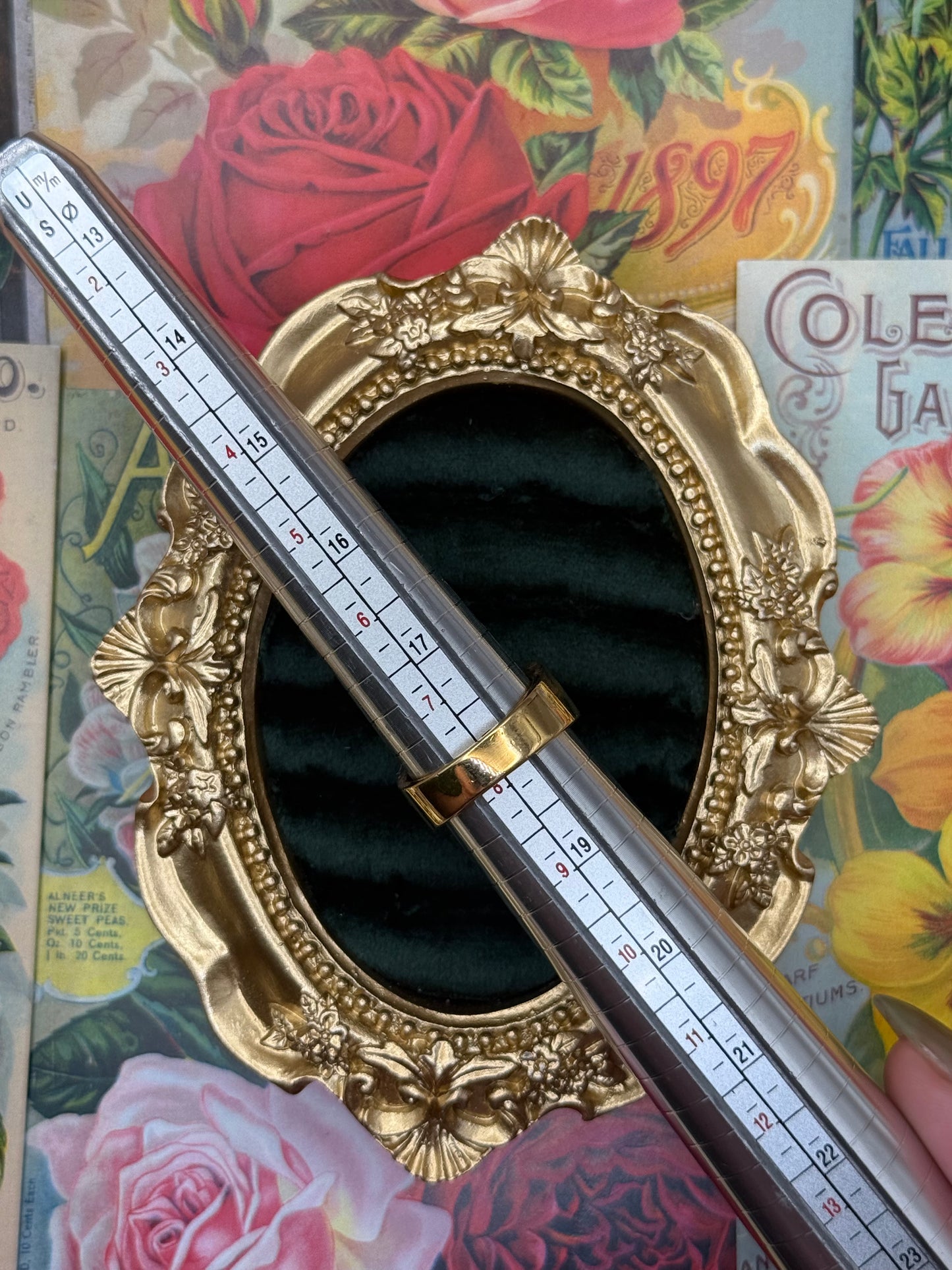 Vintage Gold Tone Old Stock Ring Size 8