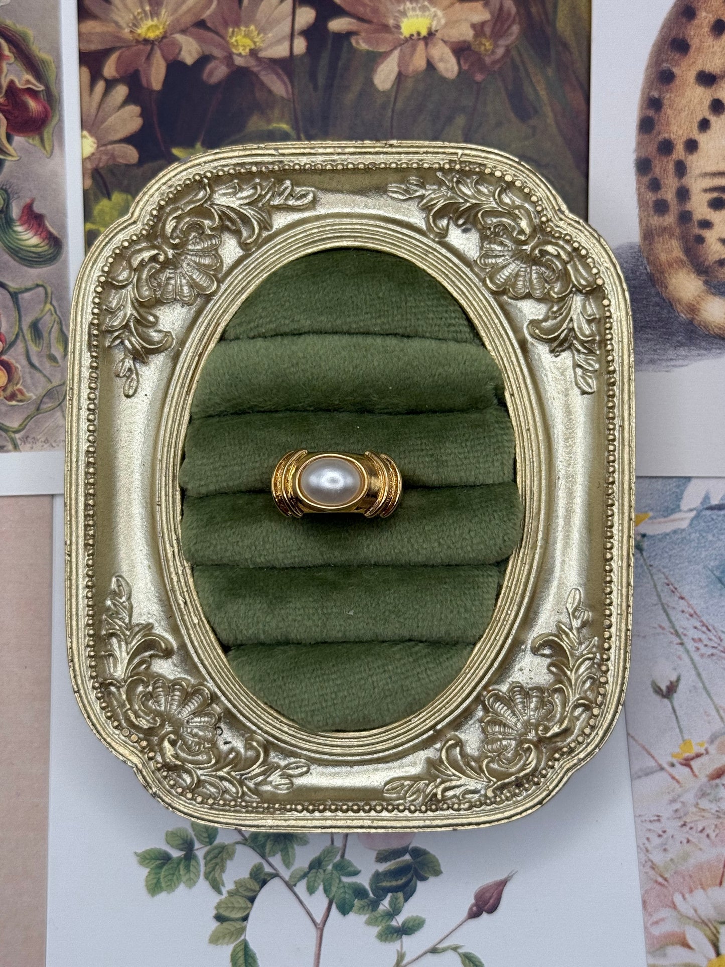Vintage Gold Tone Pearl Ring Size 5.5