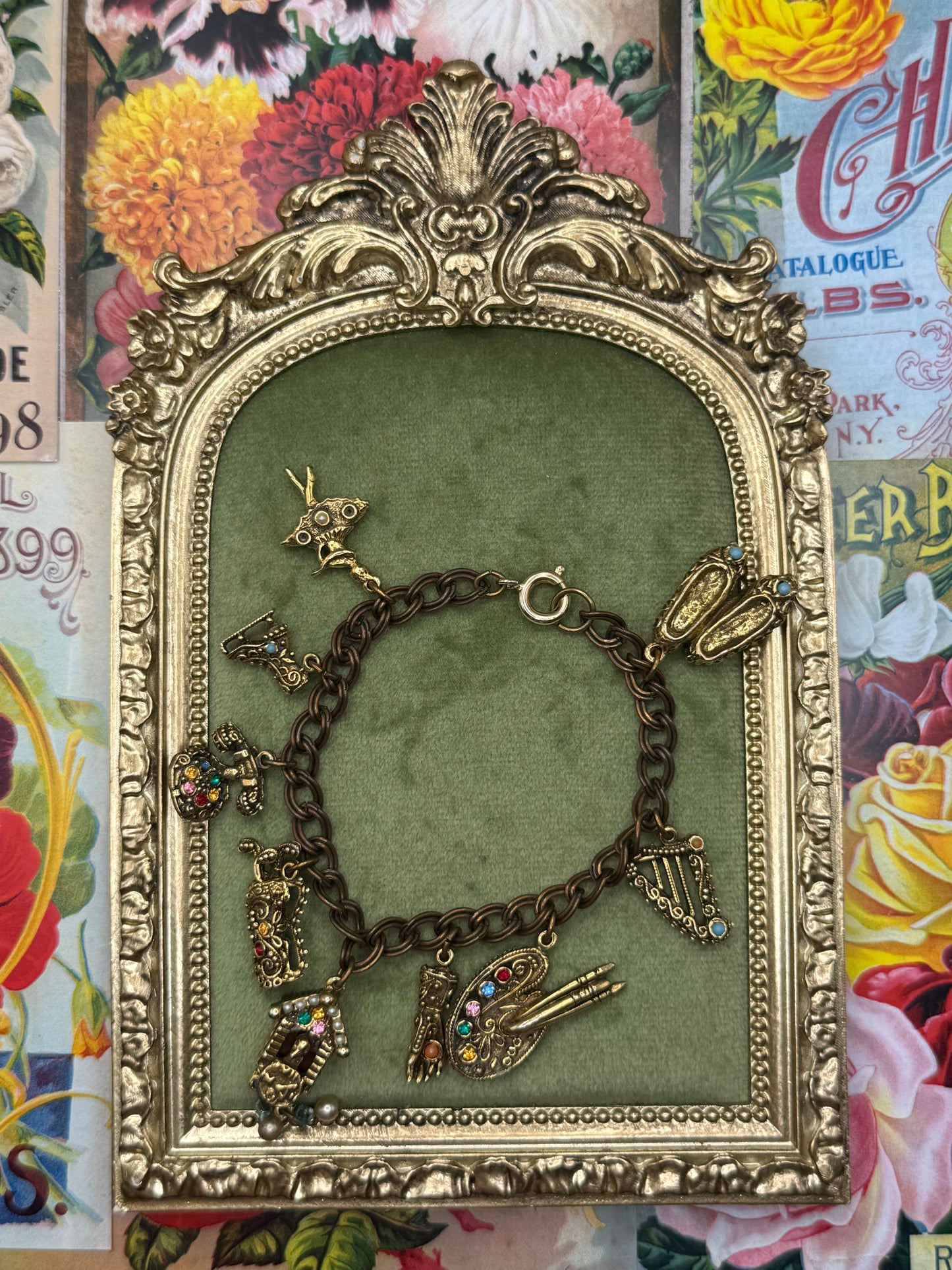 Vintage Gold Tone Charm Bracelet 7”