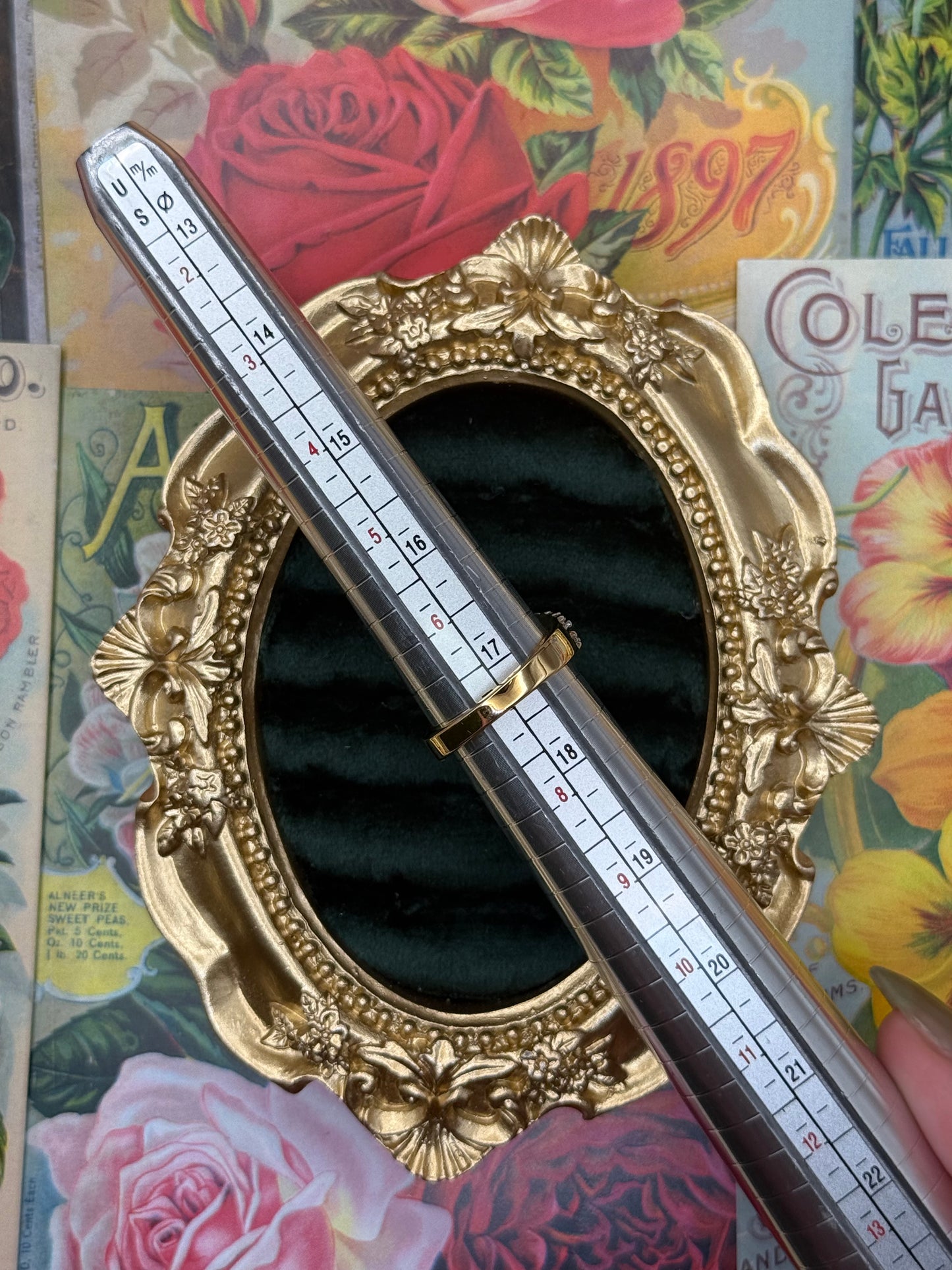 Vintage Gold Tone Old Stock Ring Size 7