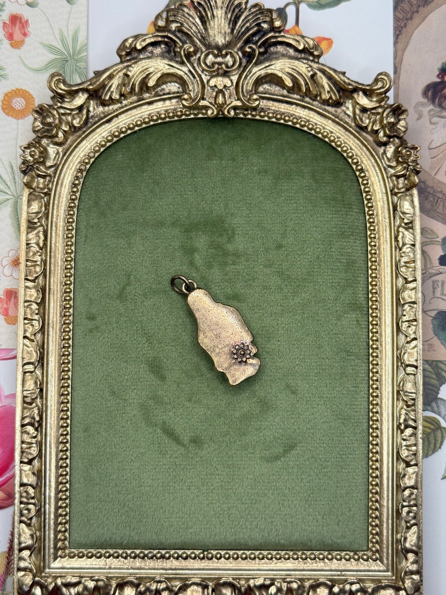 Vintage Gold Tone Jade(?) Pendant