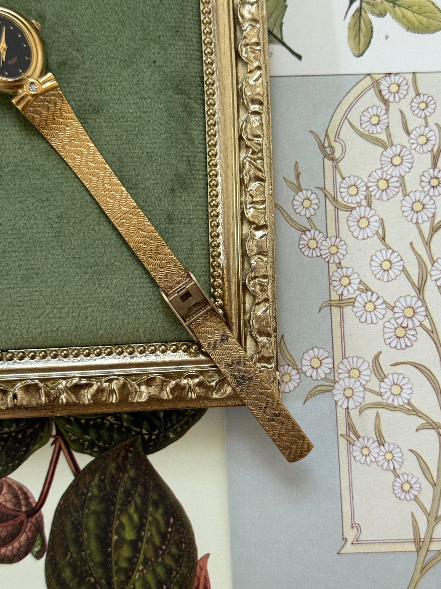 Working Vintage Gold Tone Black Dial Adjustable Watch