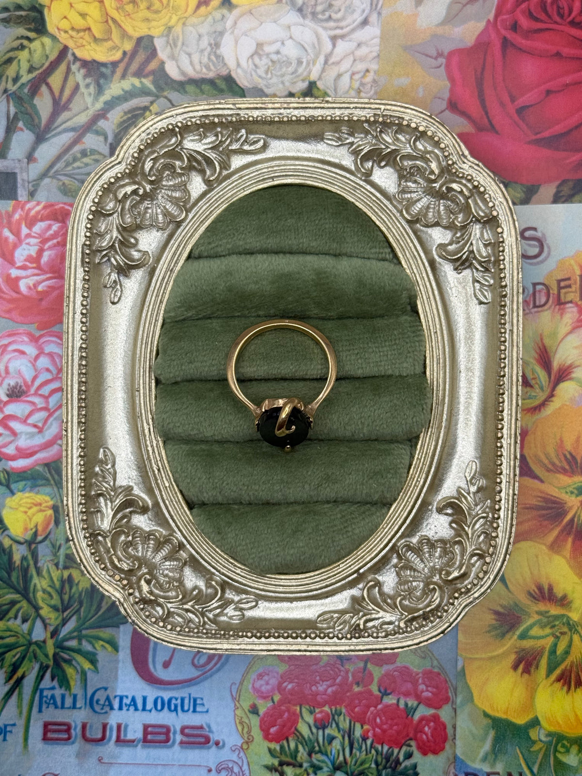 Vintage Gold Tone Avon Nightflower Onyx Ring Size 7.5