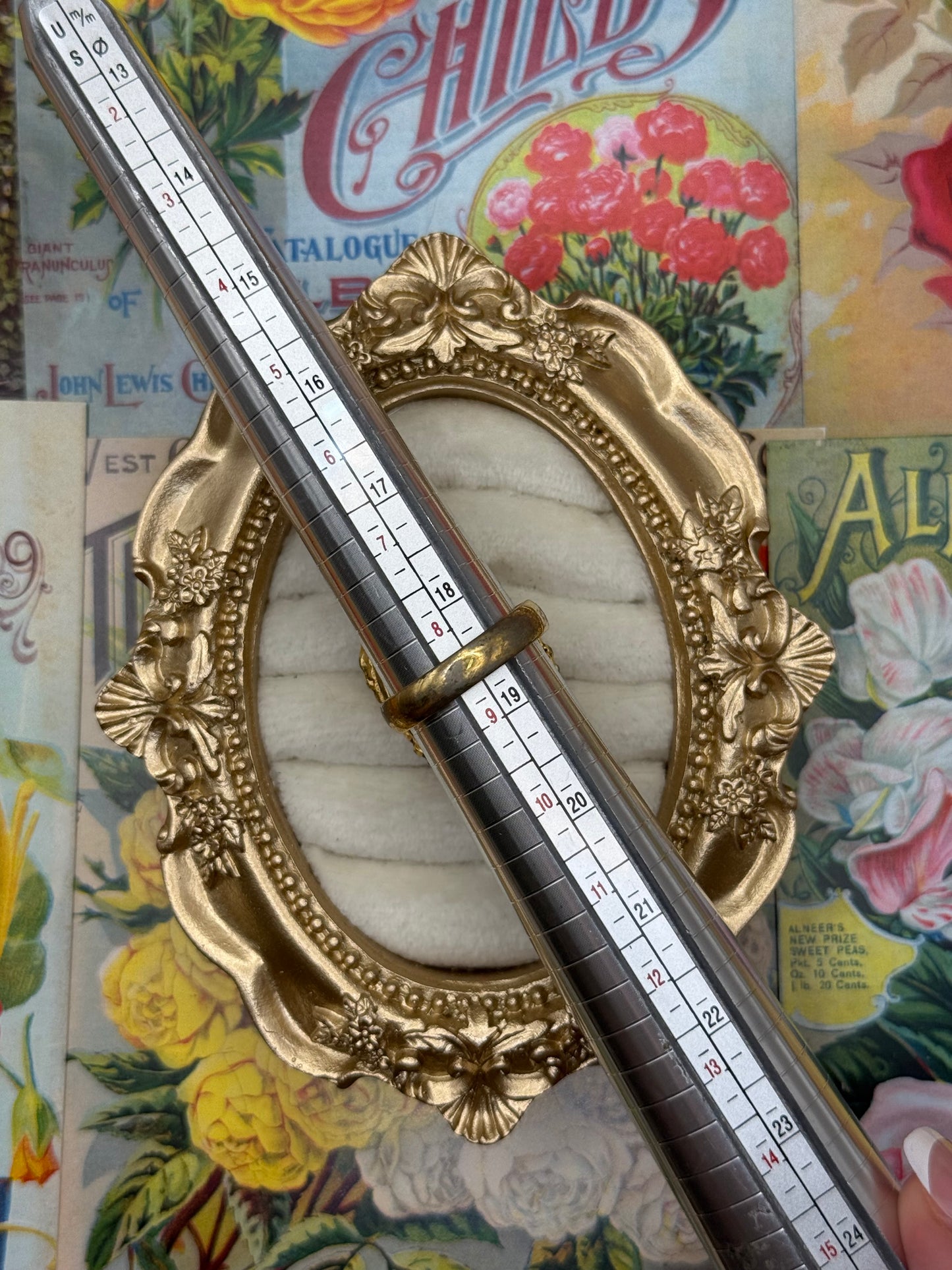 Vintage Gold Tone Whiting & Davis Floral Ring
