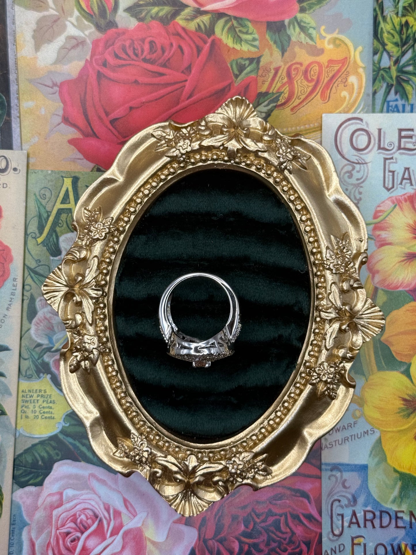 Vintage Silver Tone Old Stock Ring Size 7