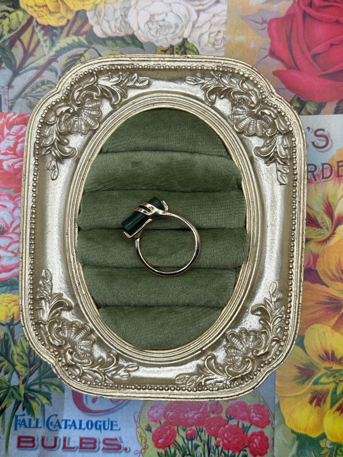 Vintage Gold Tone Avon Trapped Jade Ring Size 7