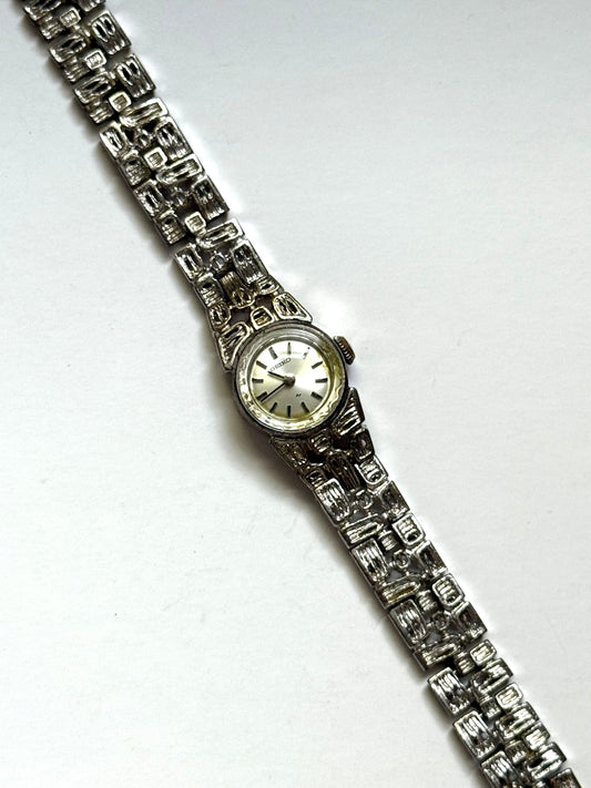 working silver tone wind up seiko watch