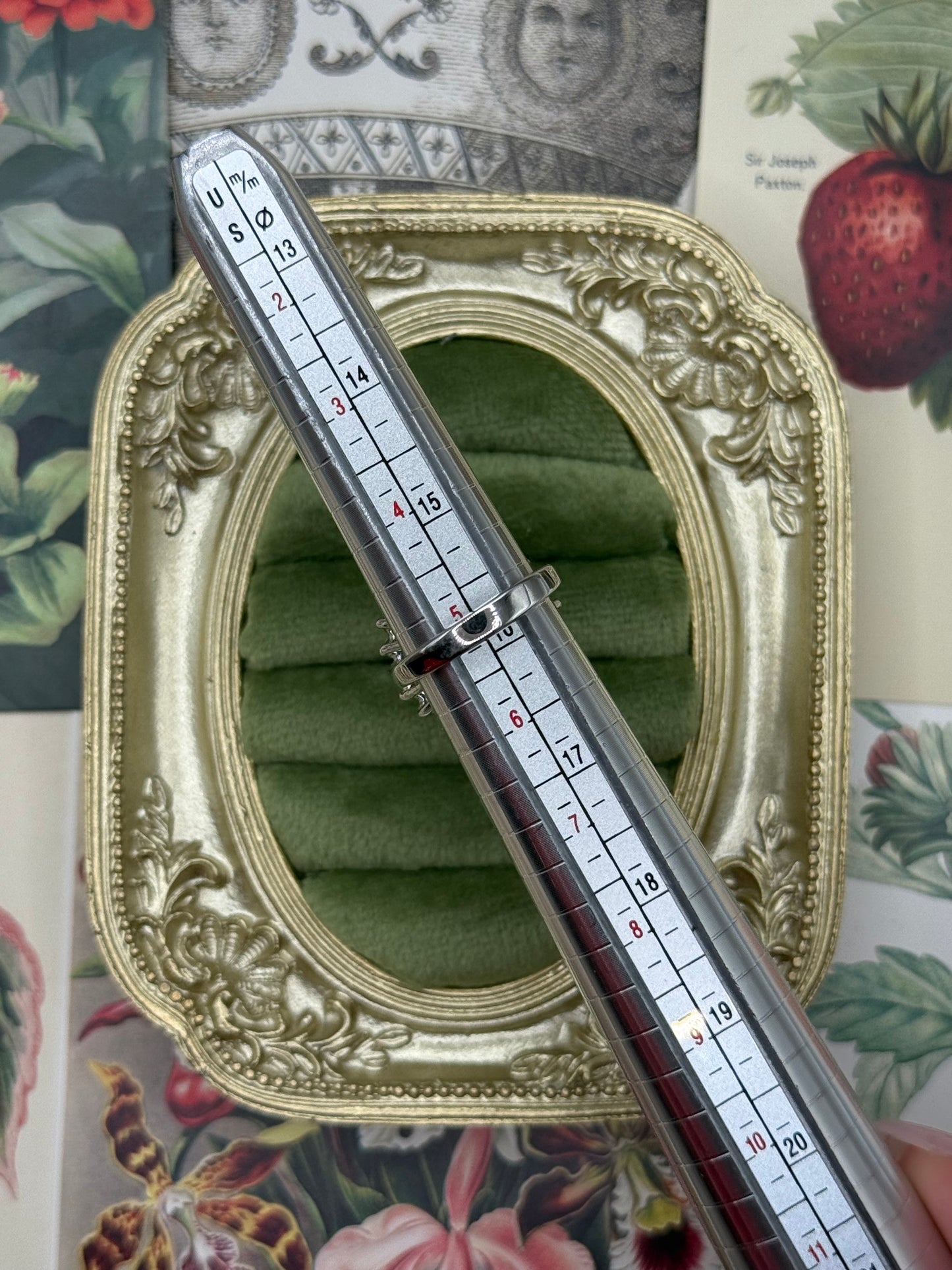 Vintage Silver Tone Old Stock Gemstone Ring Size 5