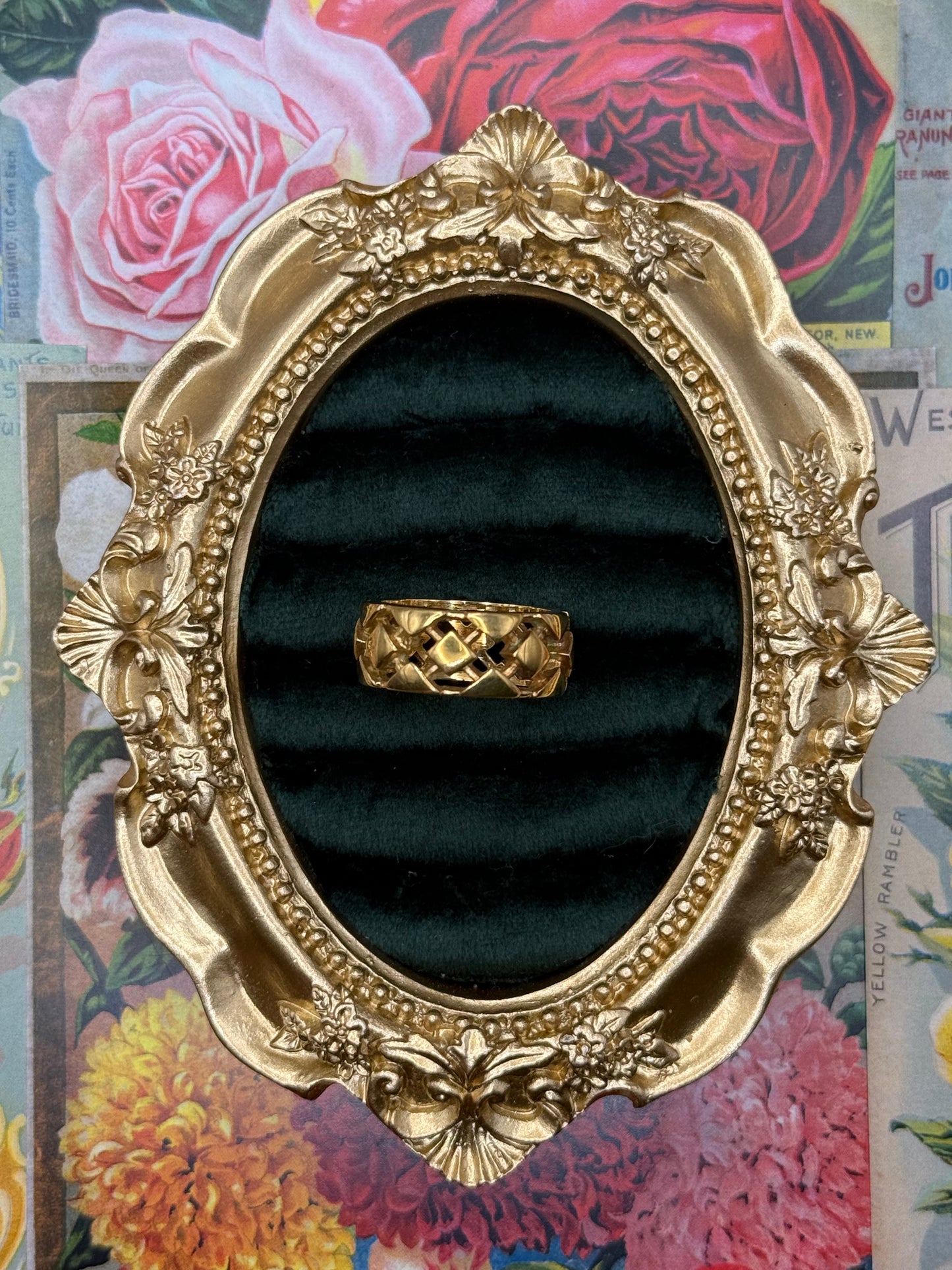 Vintage Gold Tone Avon Ring Size 7.5