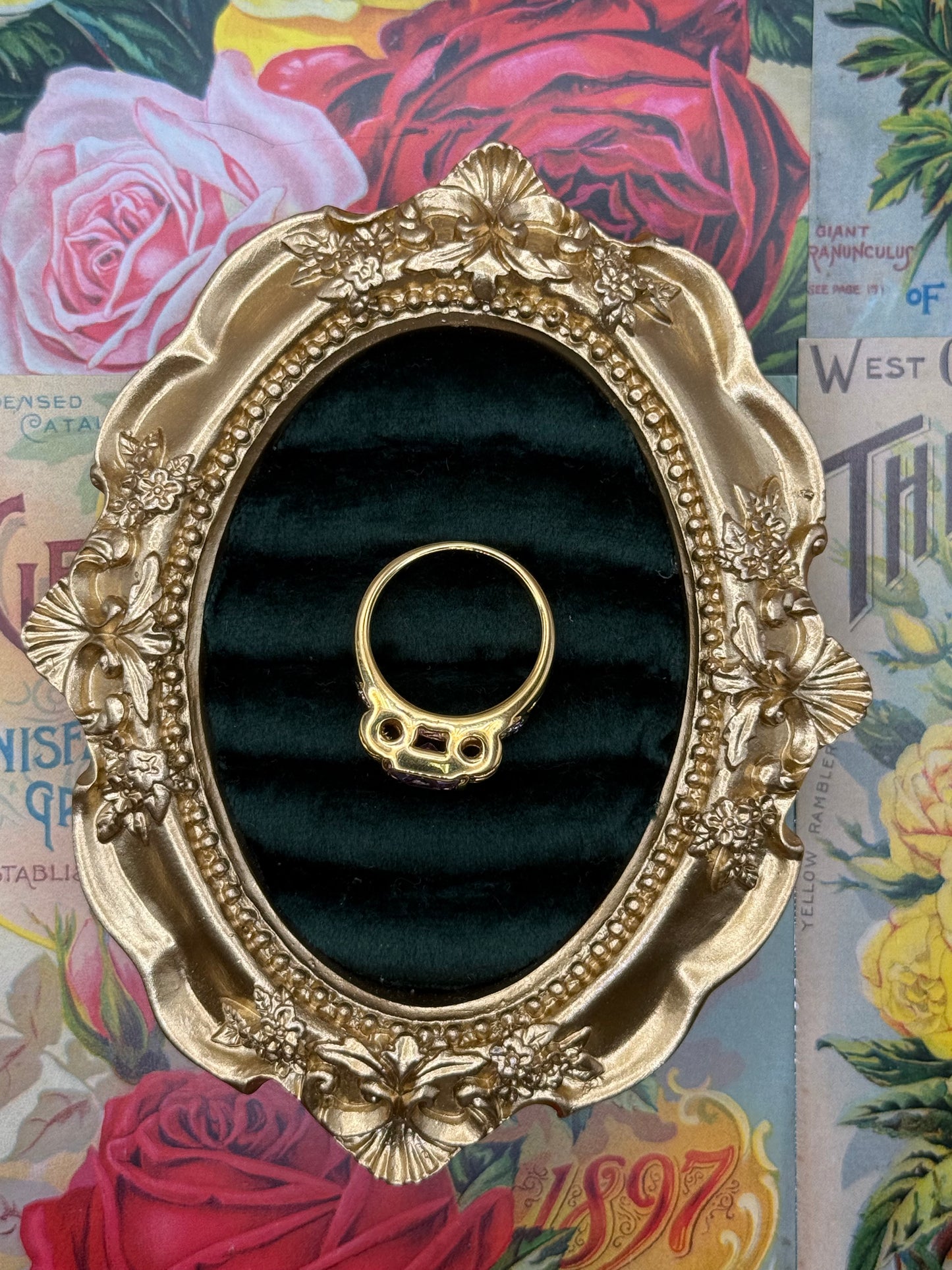 Vintage Gold Tone Old Stock Ring Size 9
