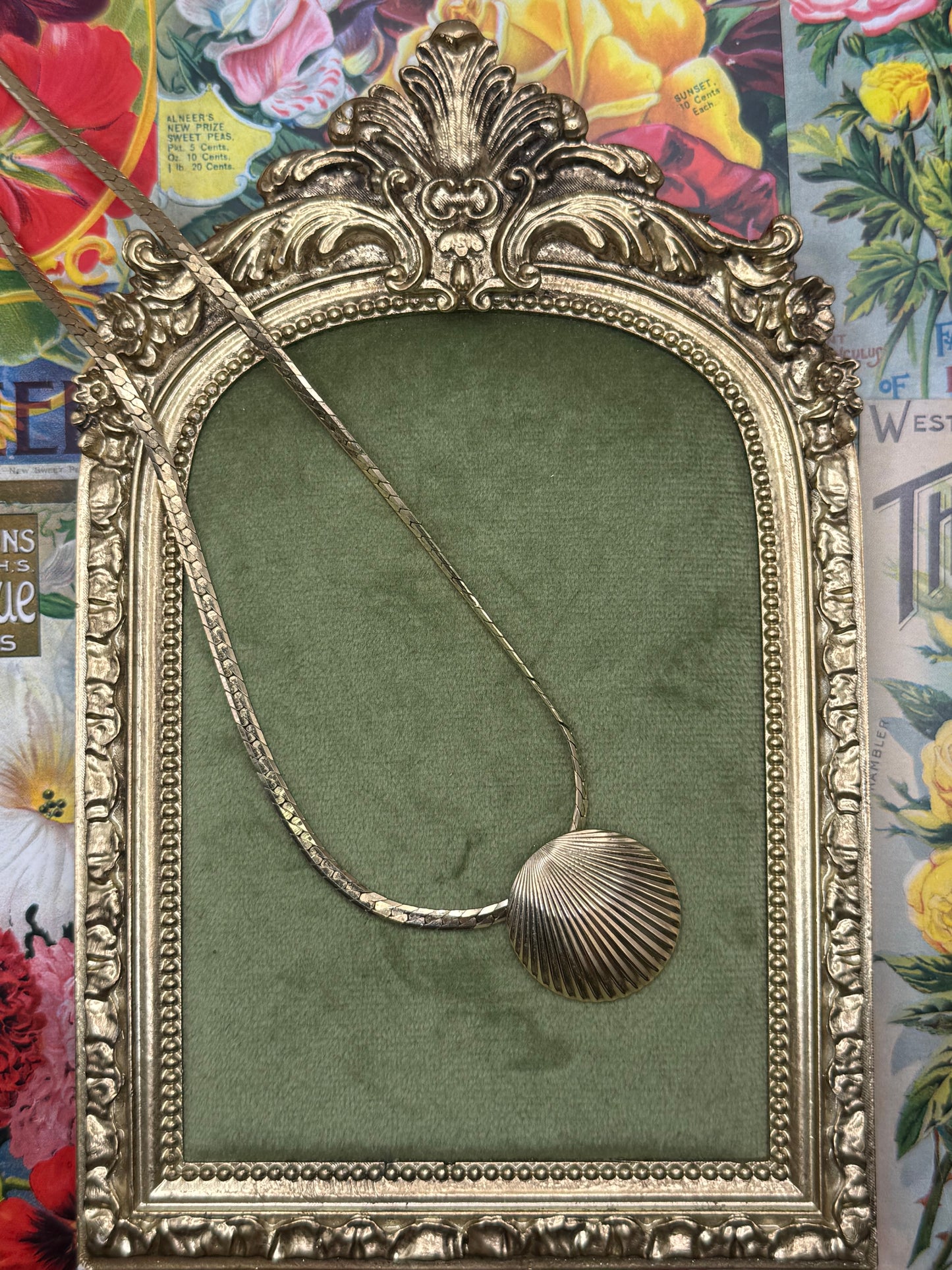 Vintage Gold Tone Necklace 16”