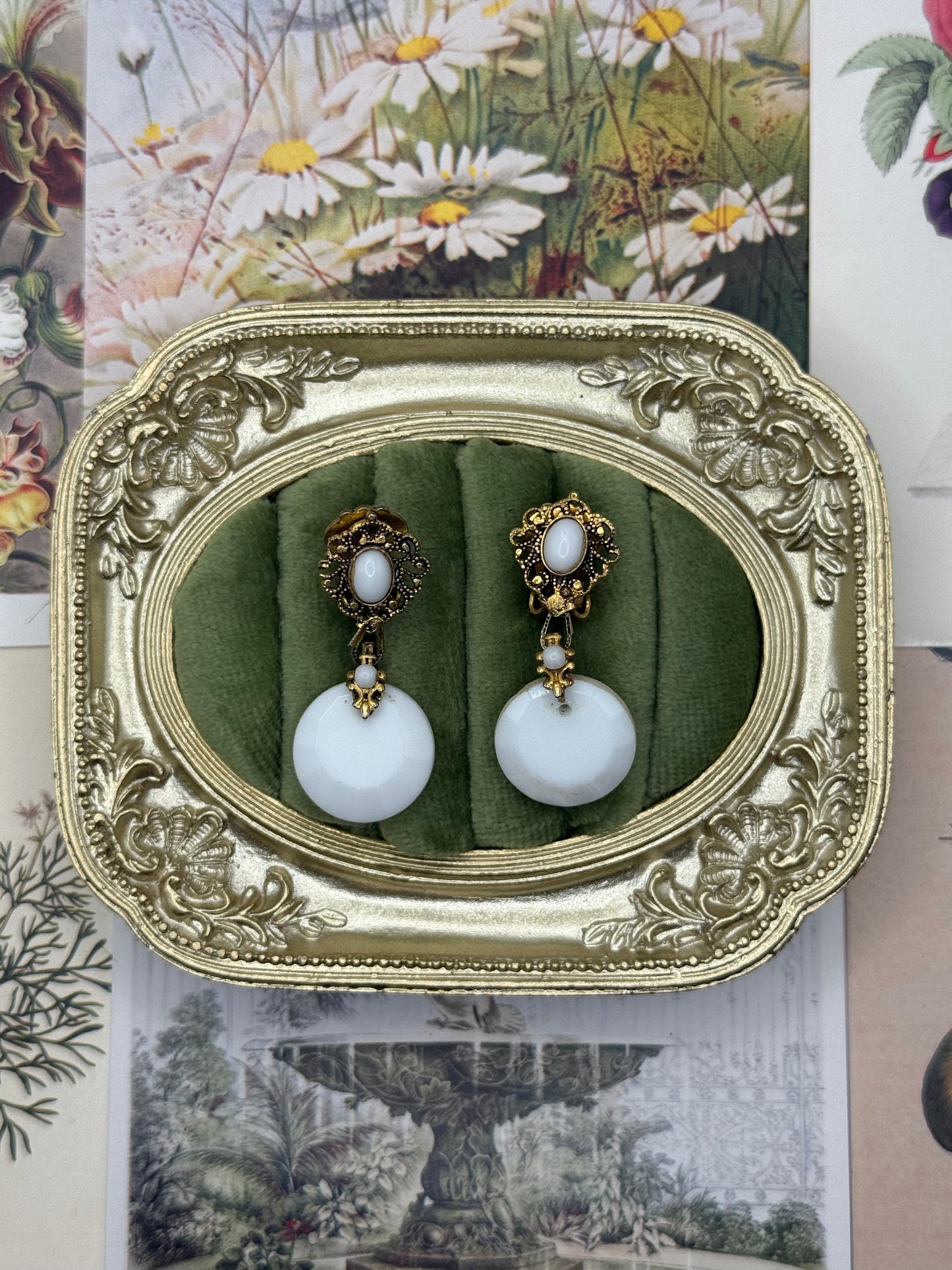 Vintage Gold Tone Dangle Clip On Earrings