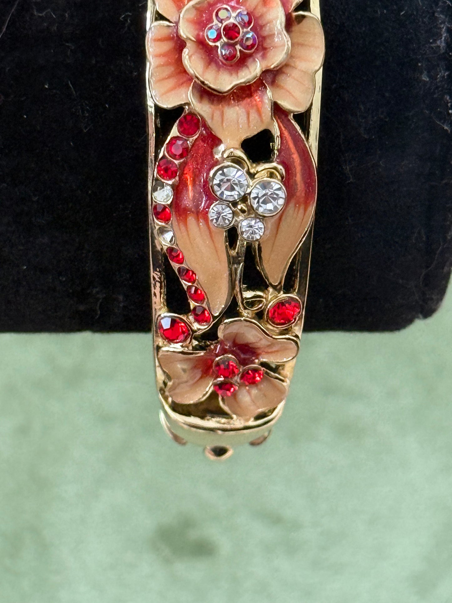 Vintage Gold Tone Floral Bracelet