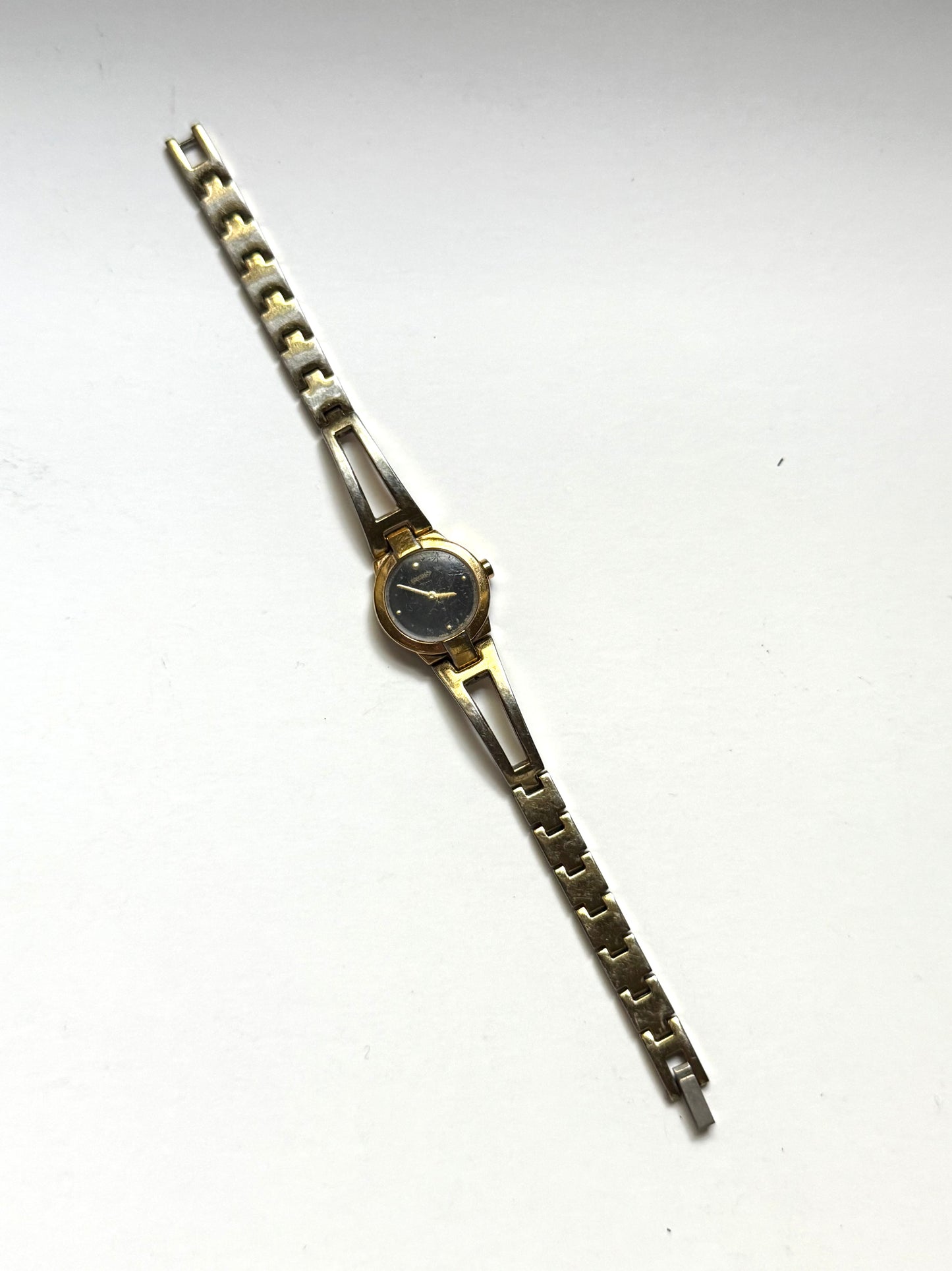 working two tone black dial seiko watch
