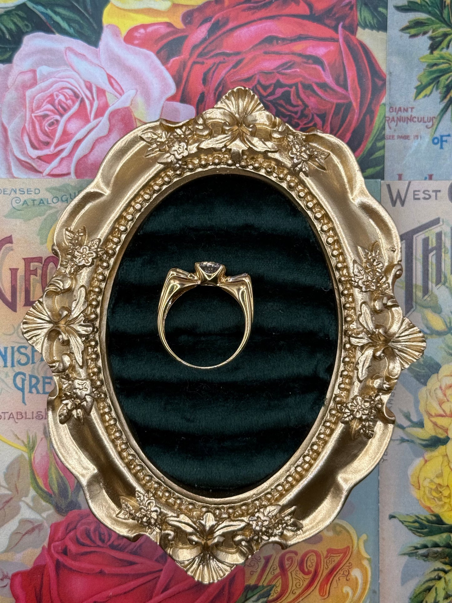 Vintage Gold Tone Old Stock Ring Size 9