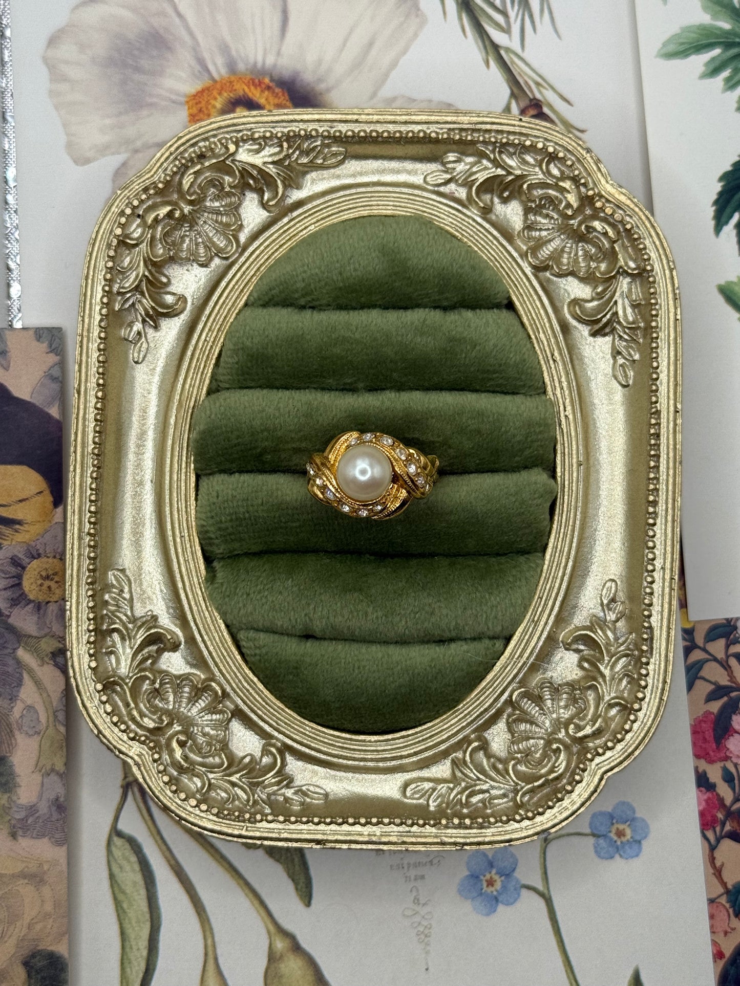 Vintage Gold Tone Avon Pearl Ring Size 6