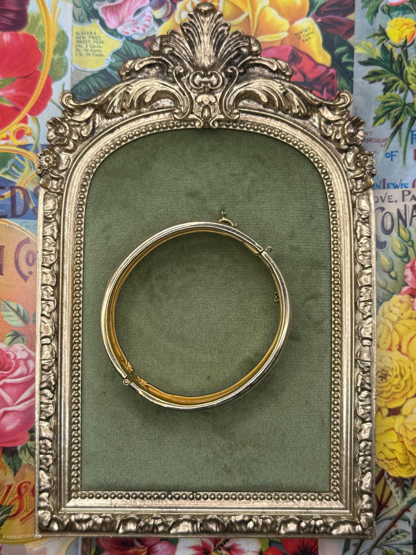 Vintage Gold Tone Floral Embossed Oval Hinge Cuff Bangle Bracelet 6.5”