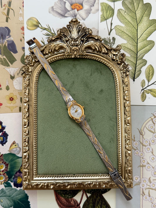 Working Vintage Gold Tone Floral Embossed Watch