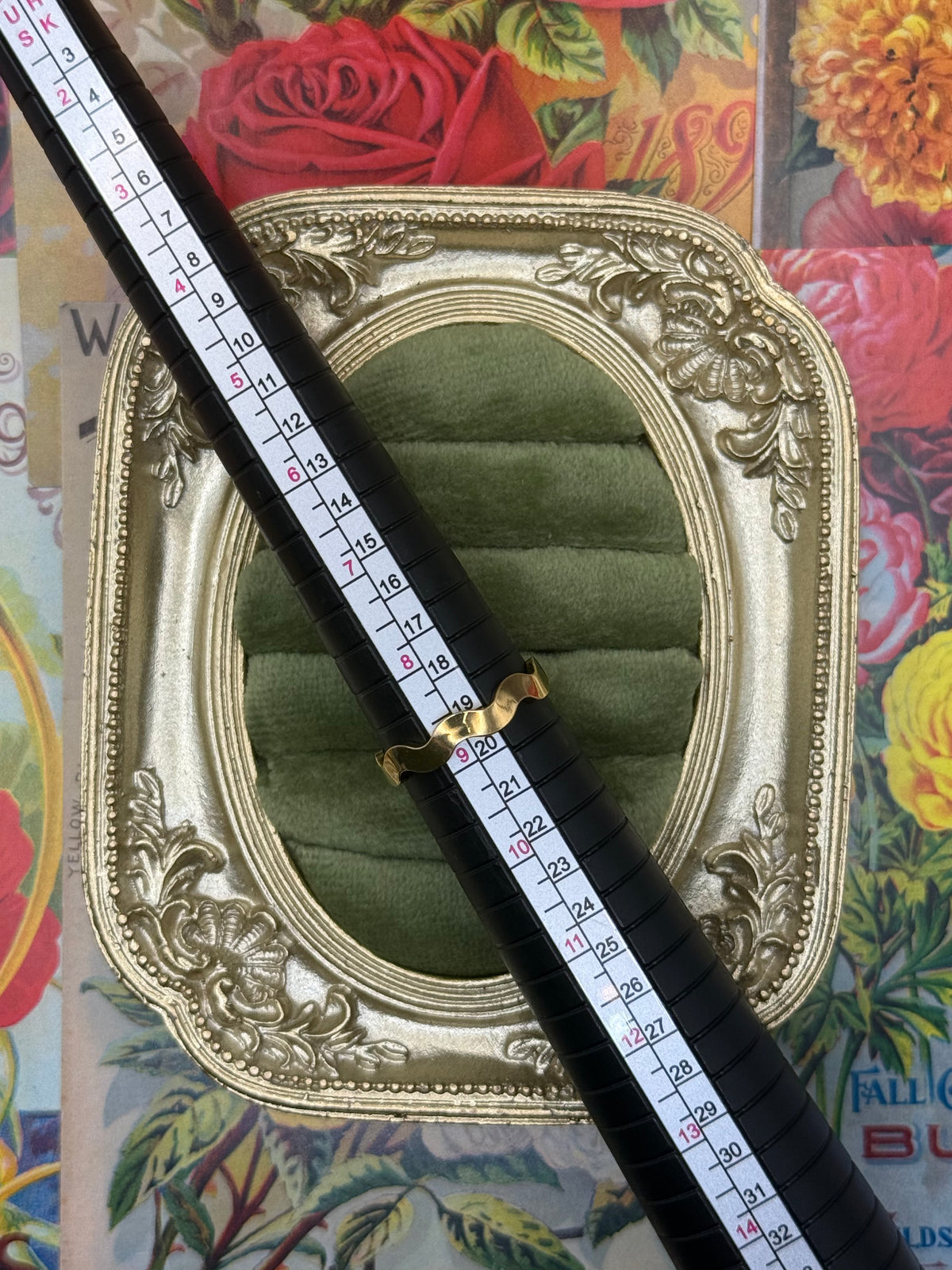 Vintage Gold Tone Avon Wavy Stacker Band Size 9