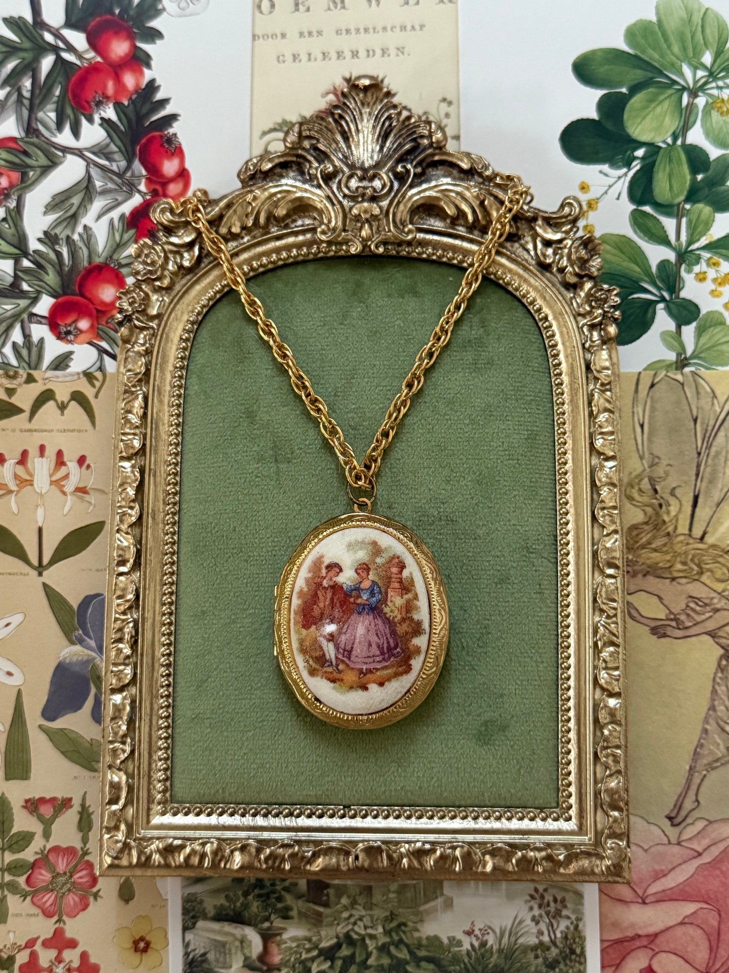 Vintage Gold Tone Limoges Locket Necklace