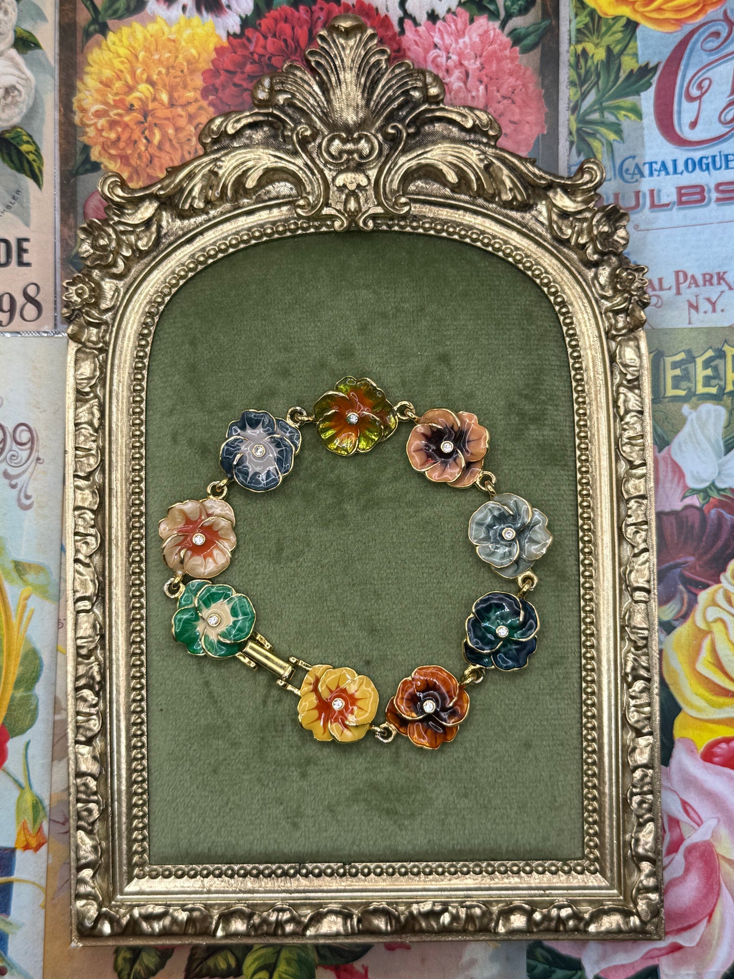 Vintage Gold Tone Joan Rivers Peony Bracelet 7.25”
