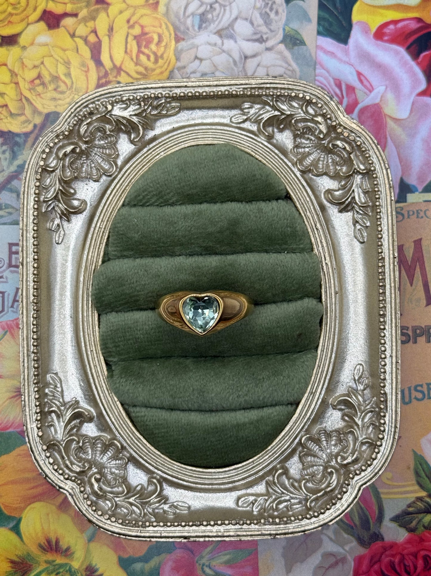 Modern Gold Tone Heart Bezel Ring Size 9