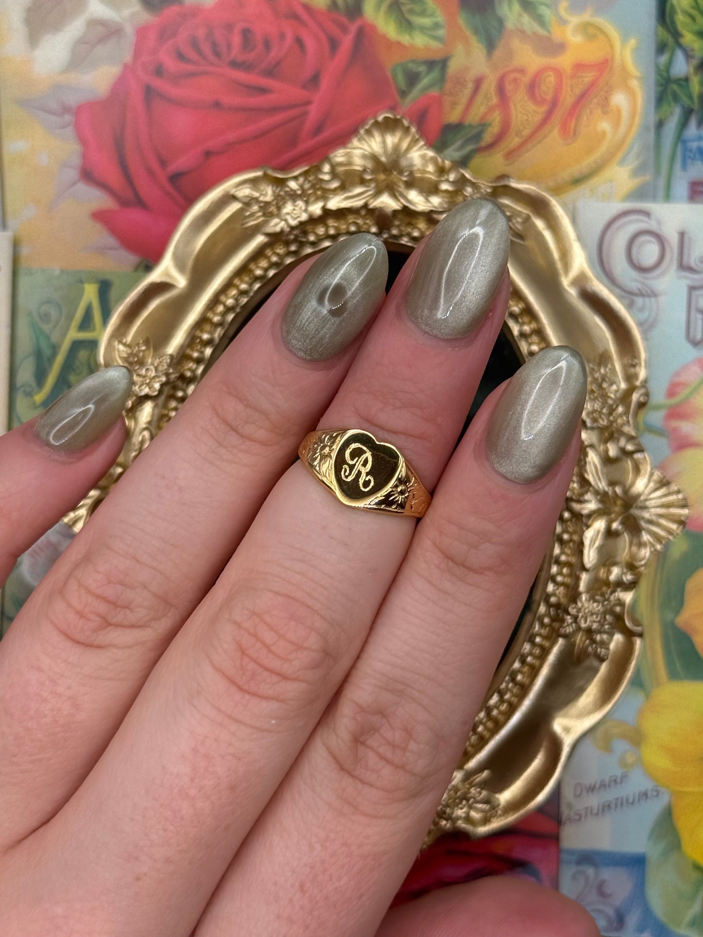 Vintage Gold Tone “R” Heart Signet Ring Size 5
