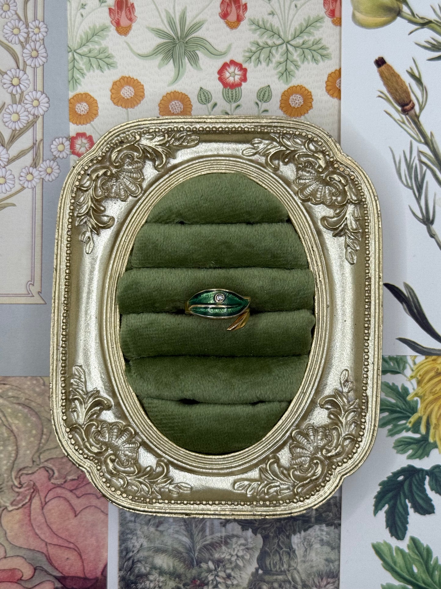 Vintage Gold Tone Avon Leaf Ring Size 4.75