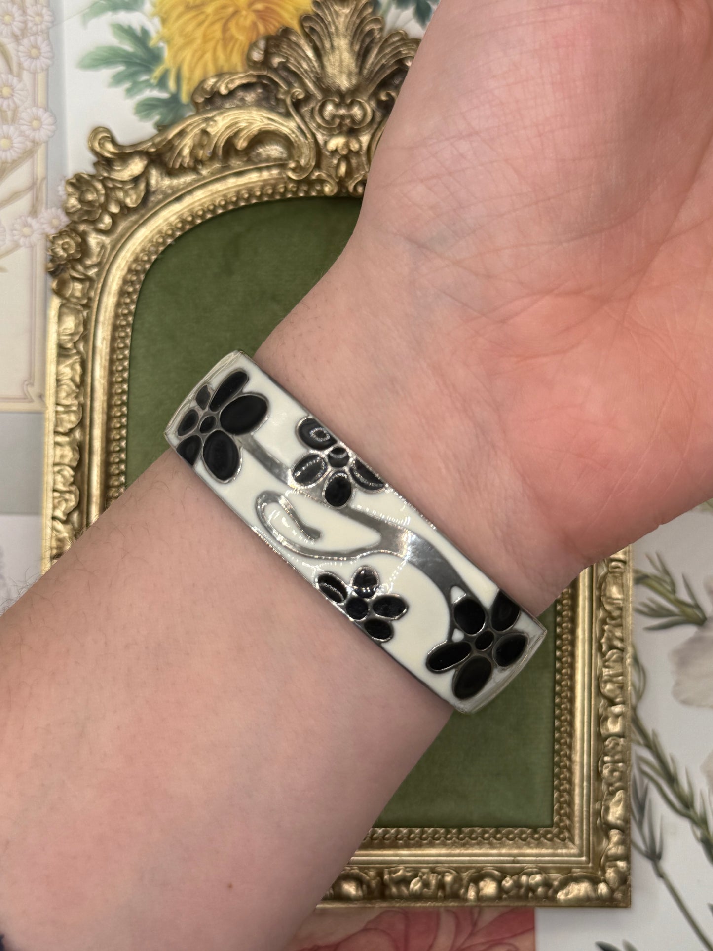 Working Vintage Silver Tone Floral Cuff Watch