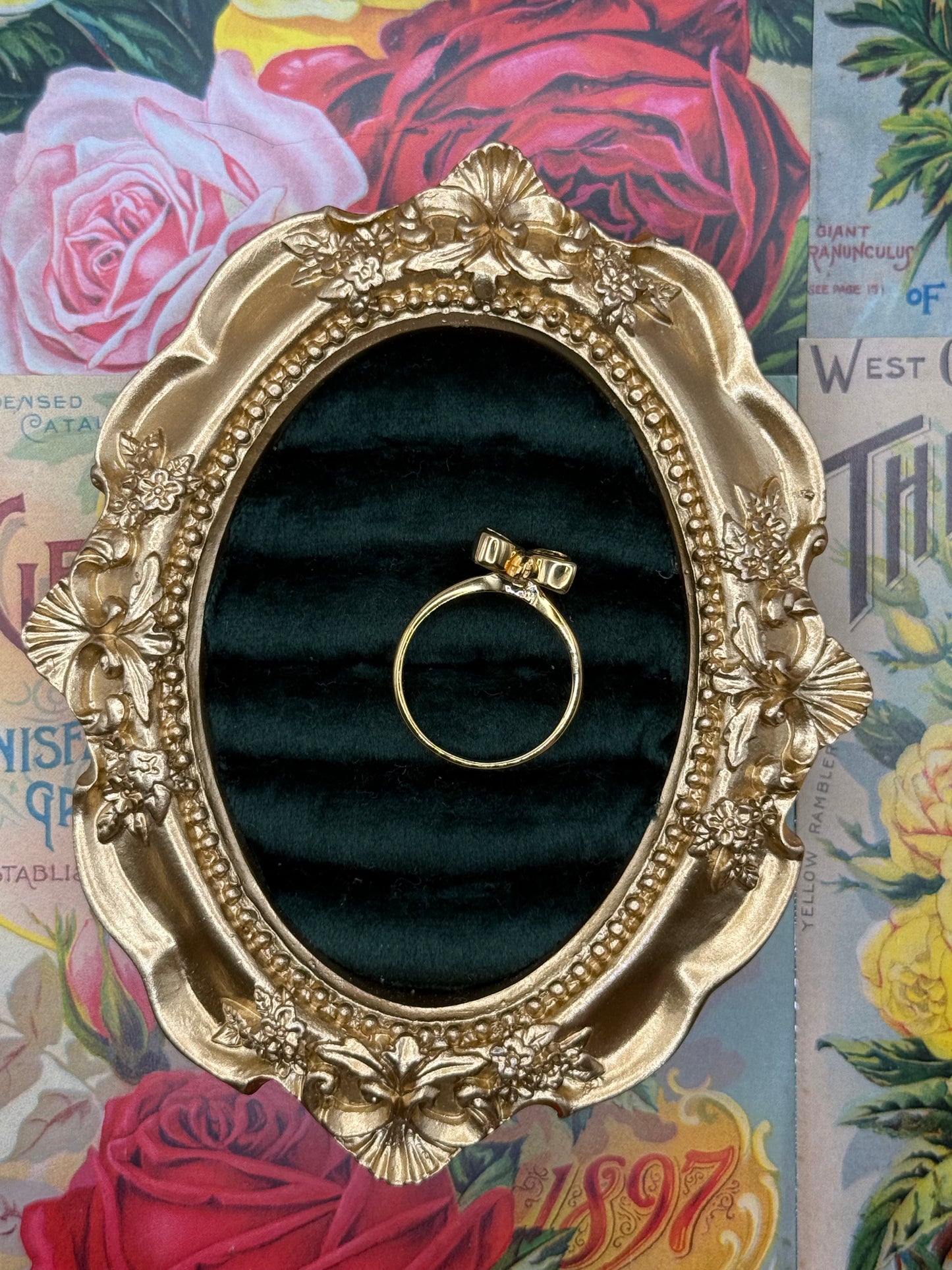 Vintage Gold Tone Old Stock Ring Size 9