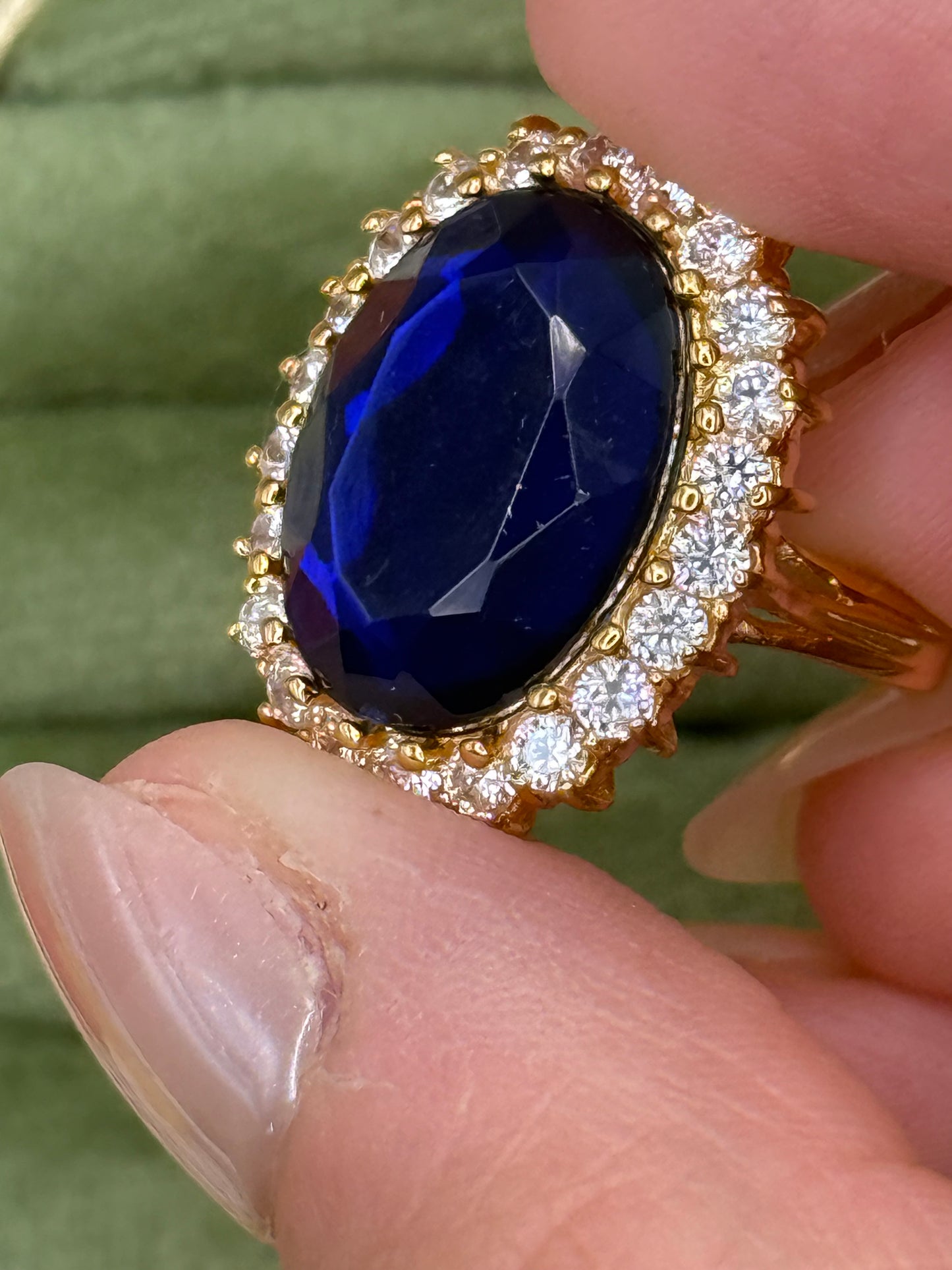 Vintage Gold Tone Old Stock Ring Size 7