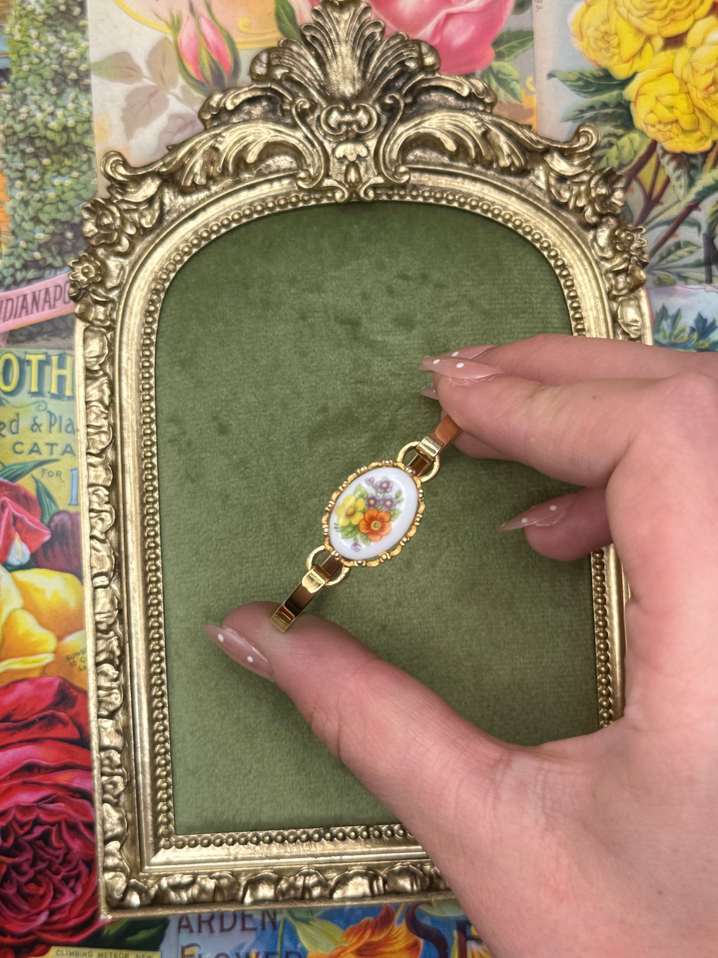 Vintage Gold Tone Avon Floral Cuff 5.75”