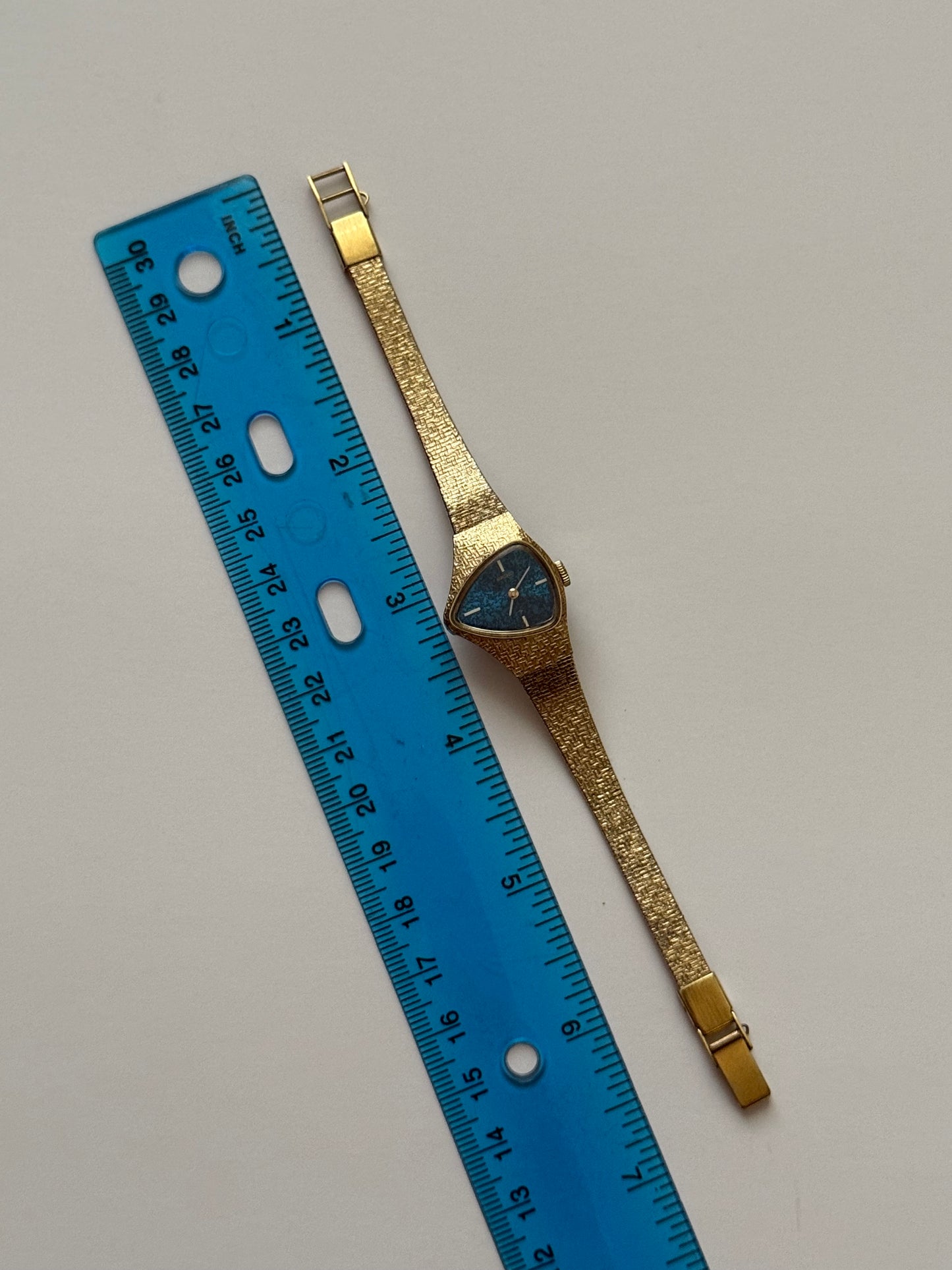 working wind up gold tone dragon’s eye blue dial half moon seiko watch