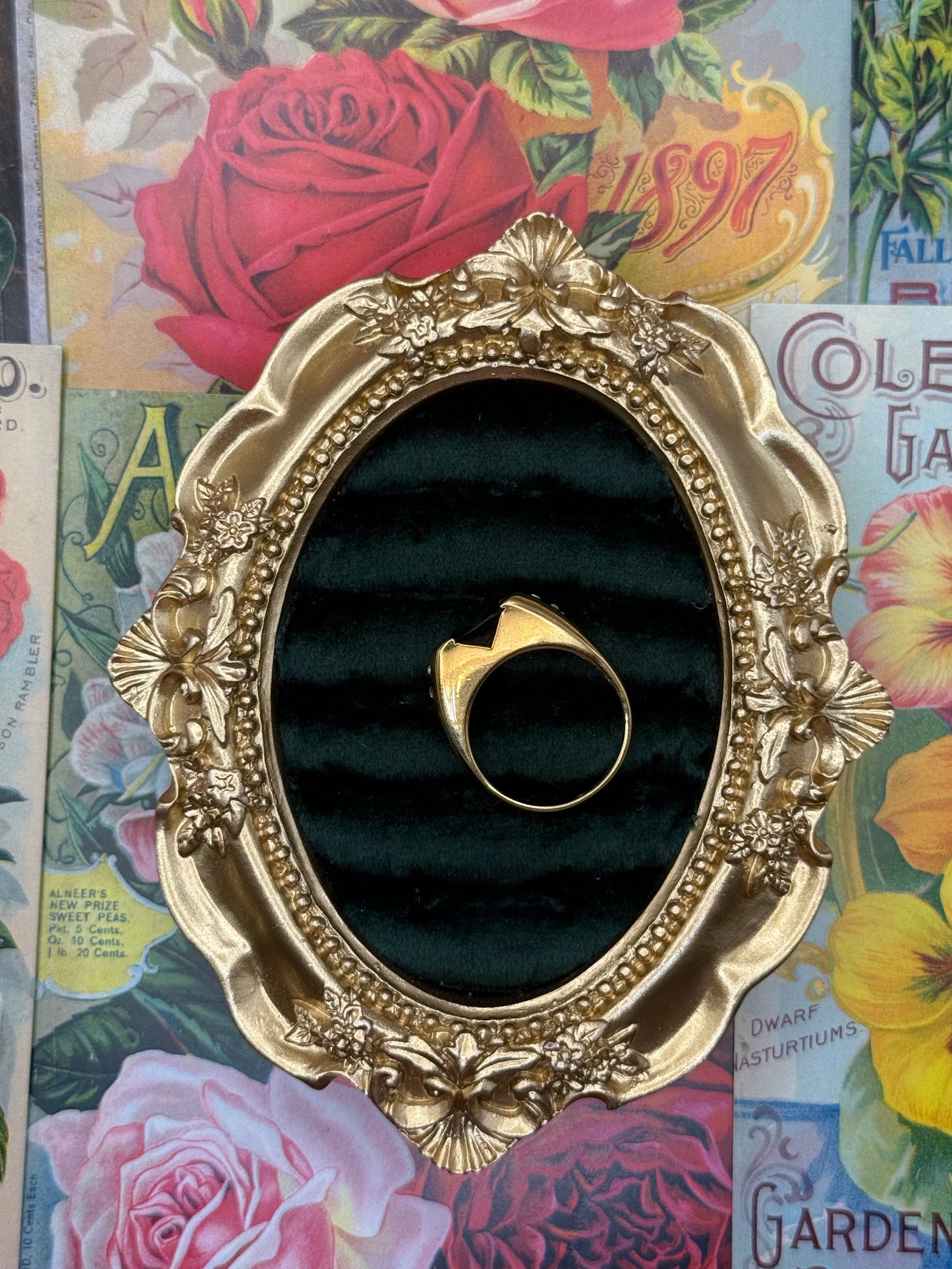 Vintage Gold Tone Old Stock Ring Size 9