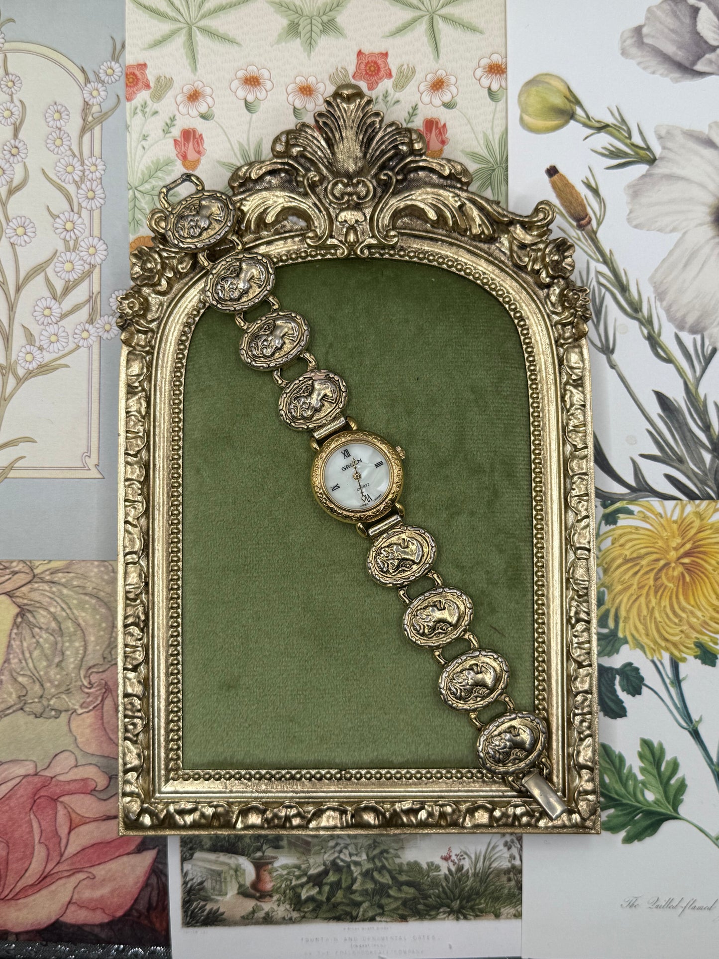 Working Gold Tone Vintage Cameo Band Watch