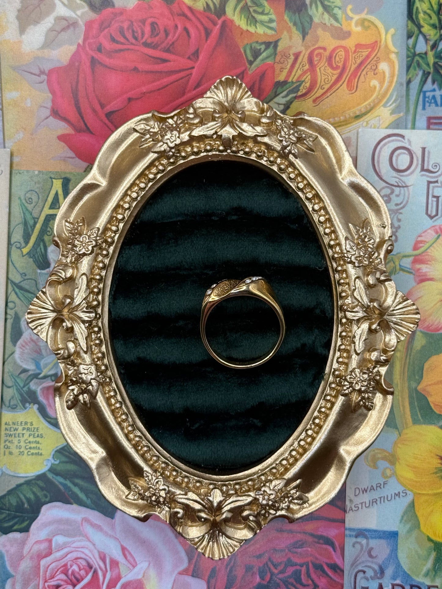 Modern Gold Tone Ring Size 7.75