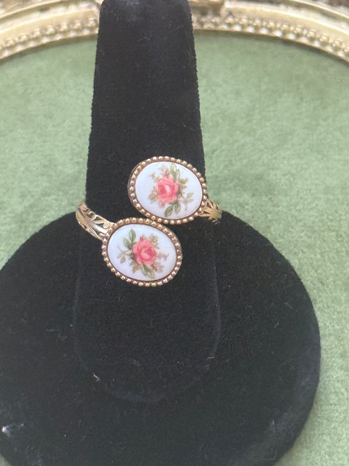 Vintage Gold Tone Incredibly Rare Sarah Coventry “Sweet Briar” Ring