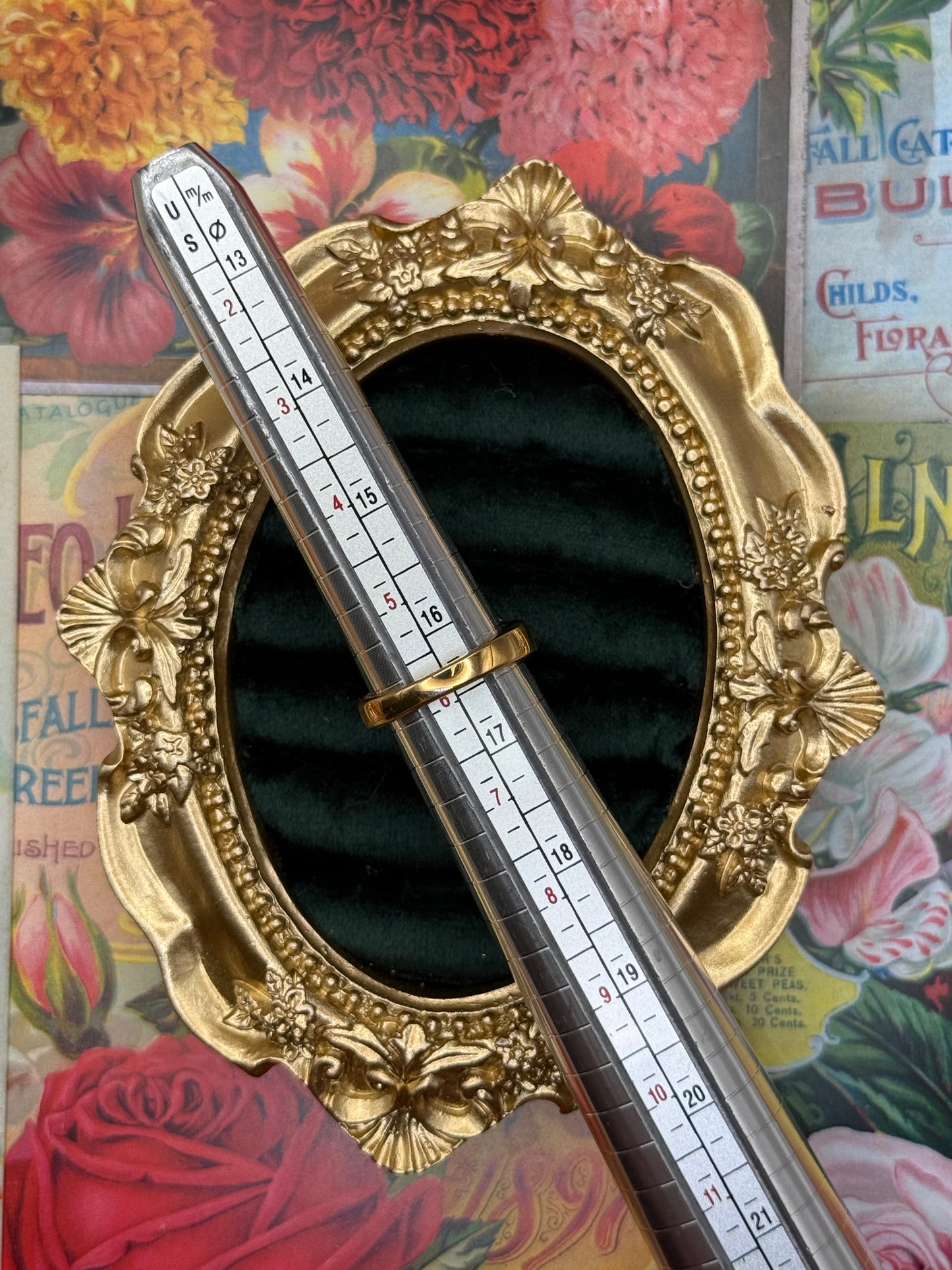 Vintage Gold Tone Old Stock Ring Size 6