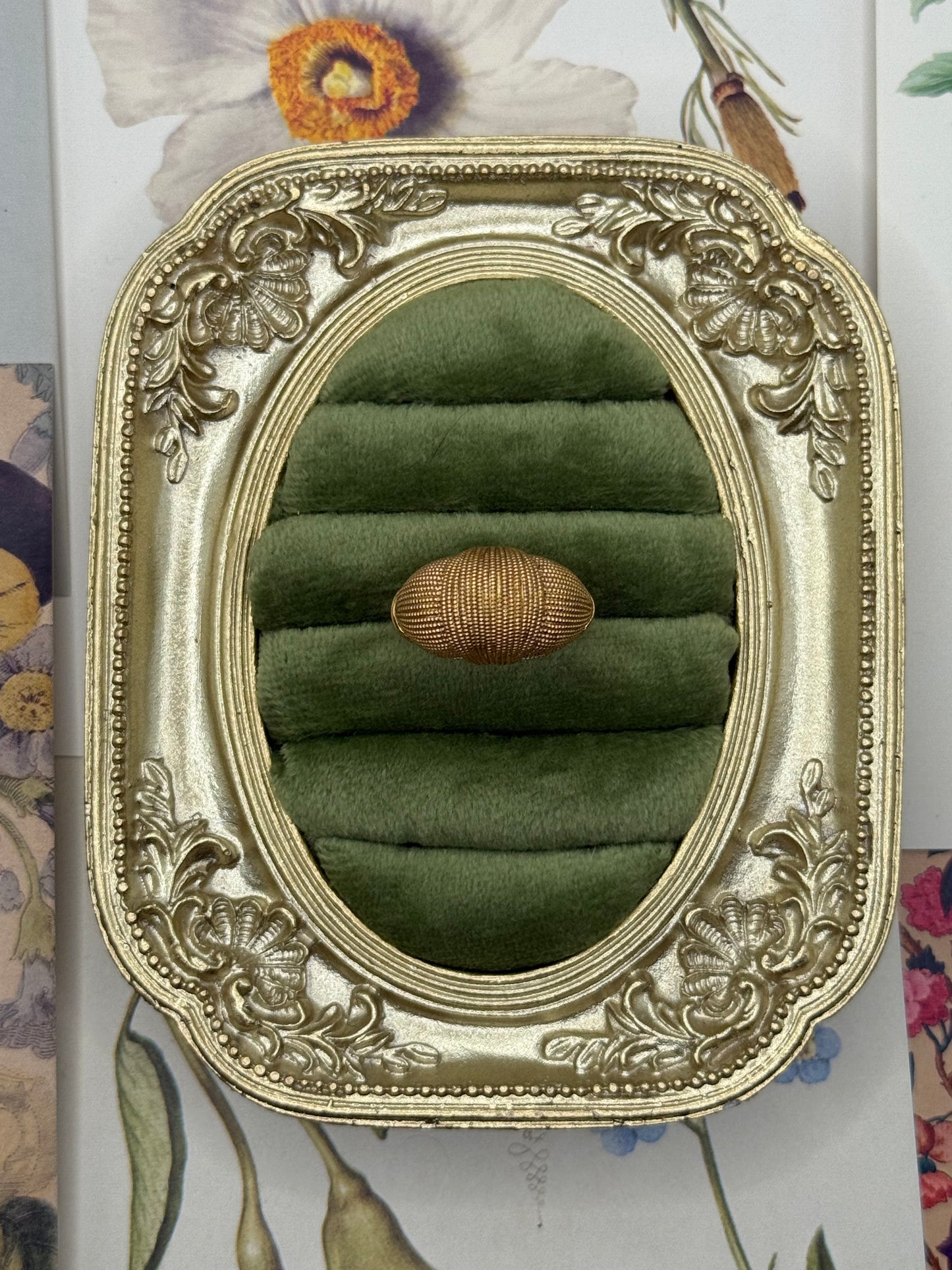 Vintage Gold Tone Avon Ring Size 6