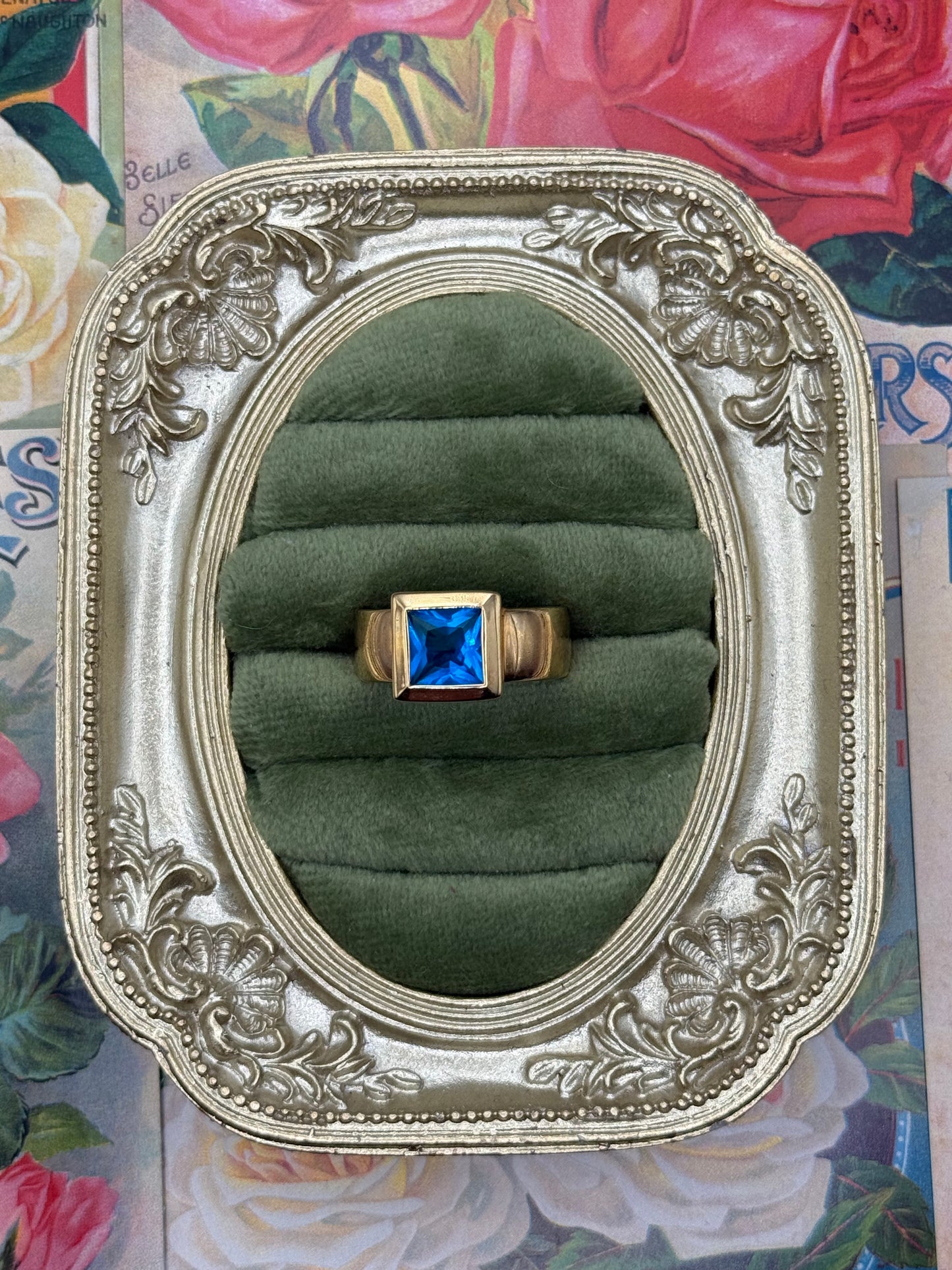 Vintage Gold Tone Old Stock Chunky Bezel Ring Size 10