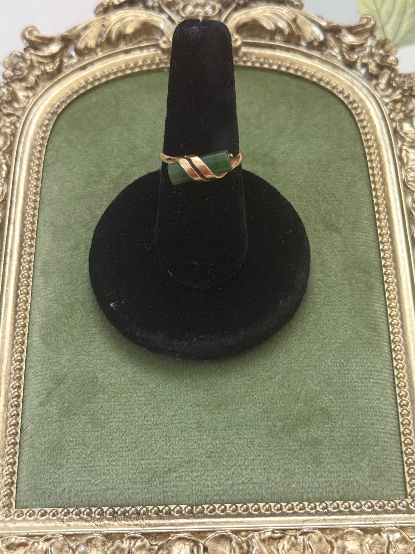 Vintage Gold Tone Avon Trapped Jade Ring Size 7