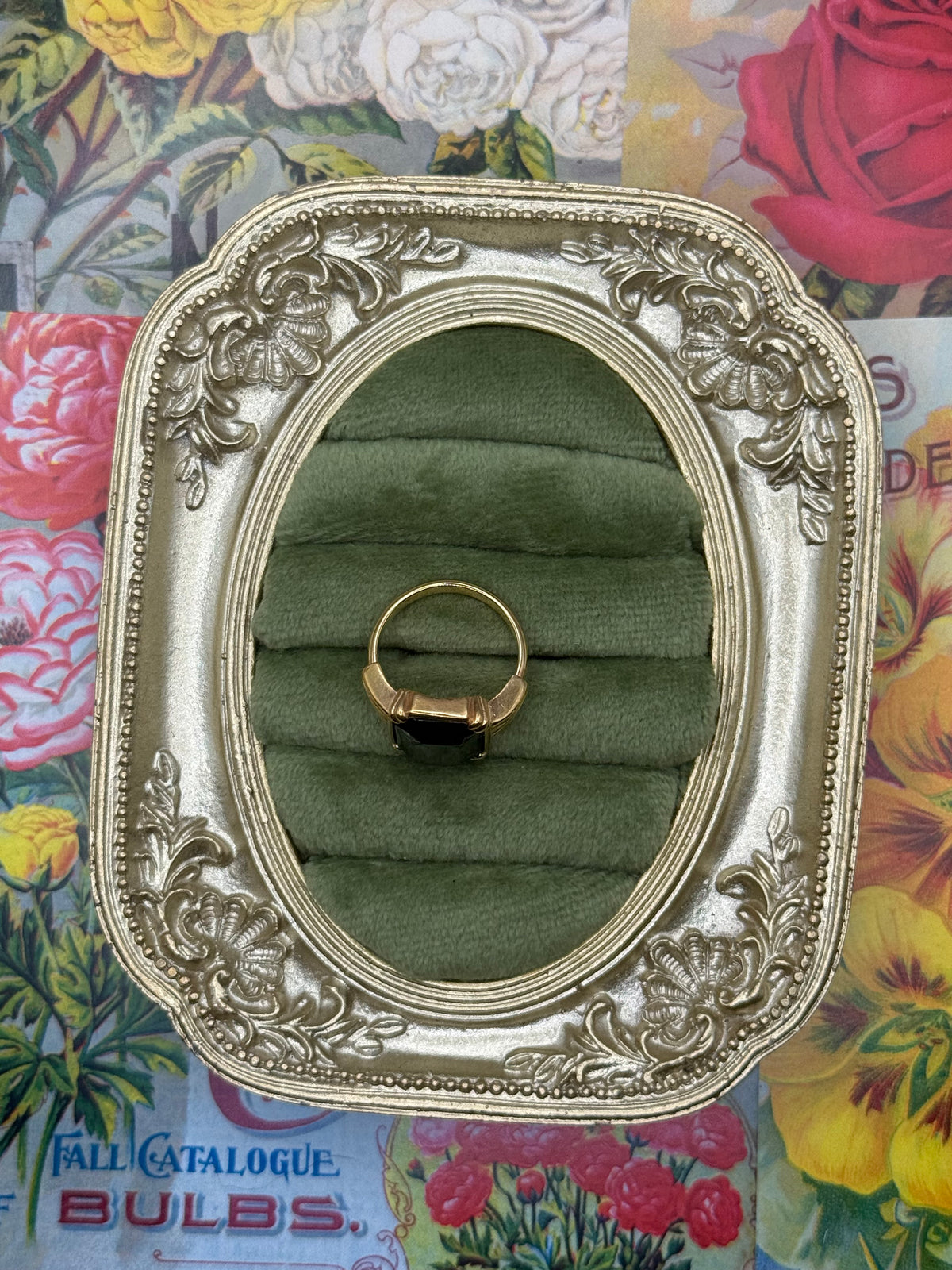 Vintage Gold Tone Avon Ring Size 5