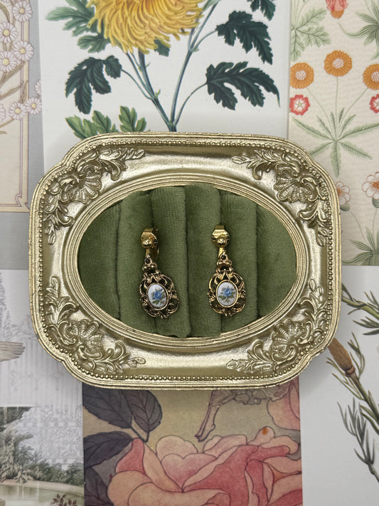 Vintage Gold Tone Floral Clip On Earrings