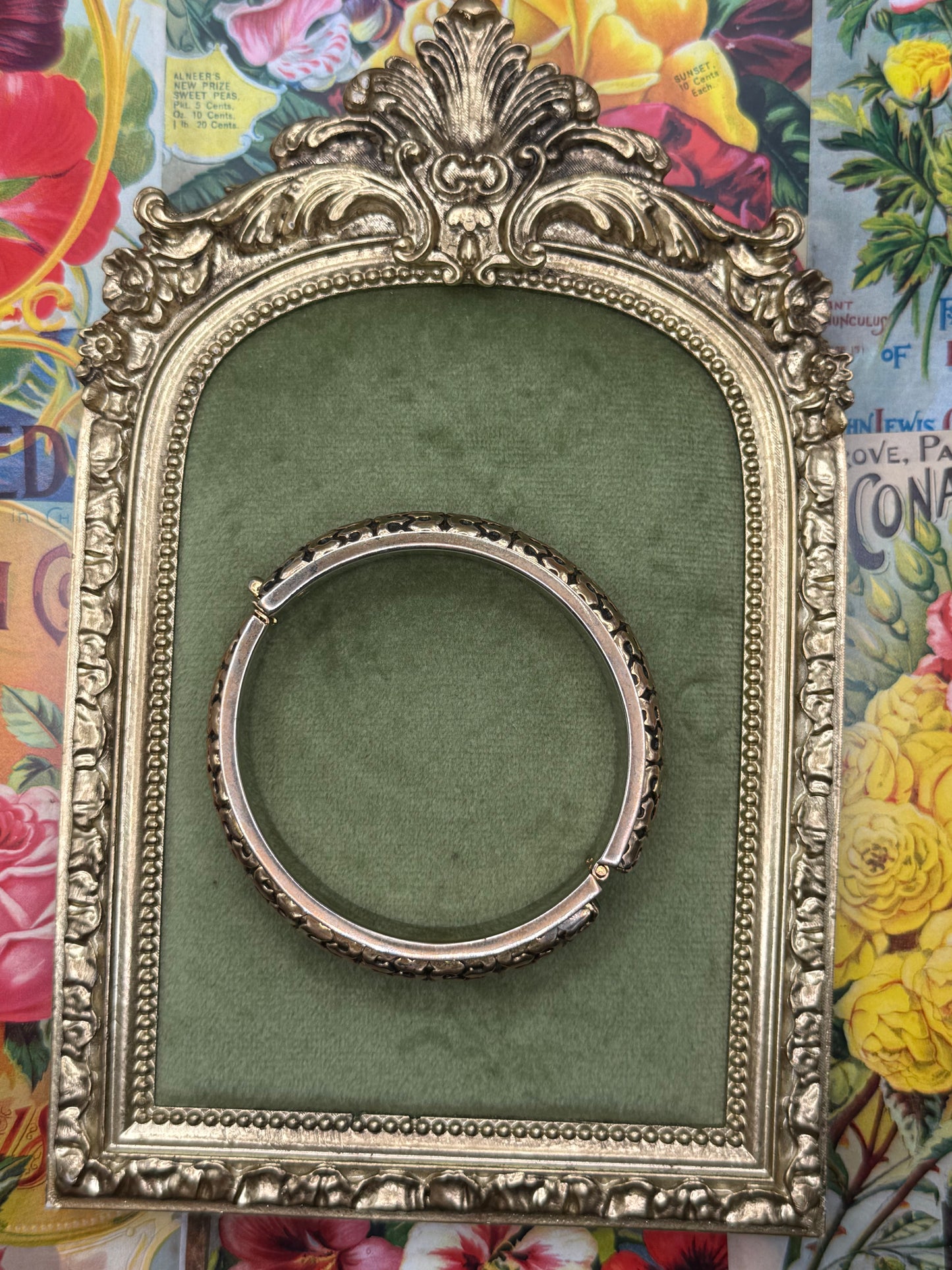 Vintage Gold Tone Hinged Bangle Bracelet 6.75”