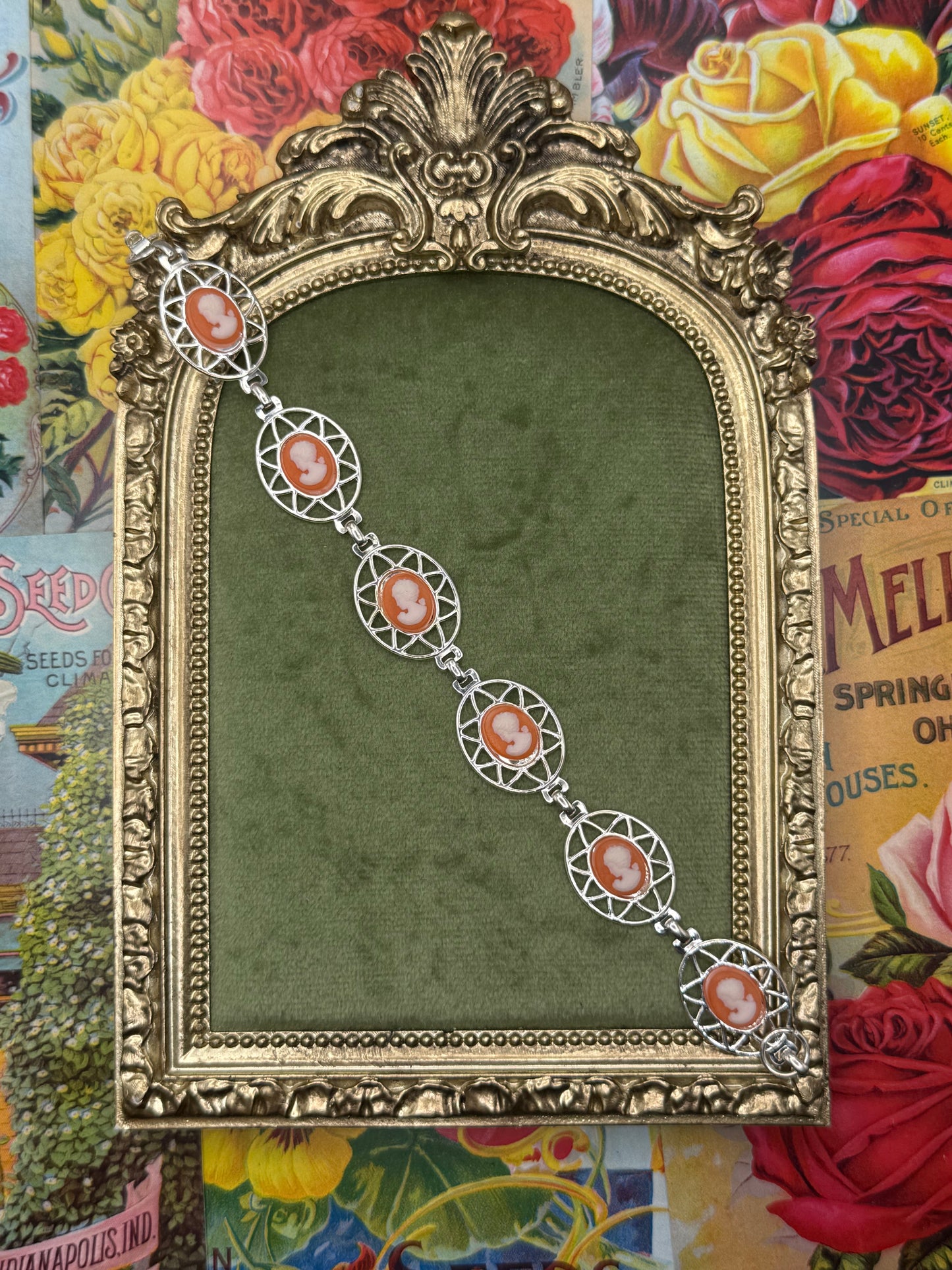Modern Silver Tone Cameo Bracelet 7”