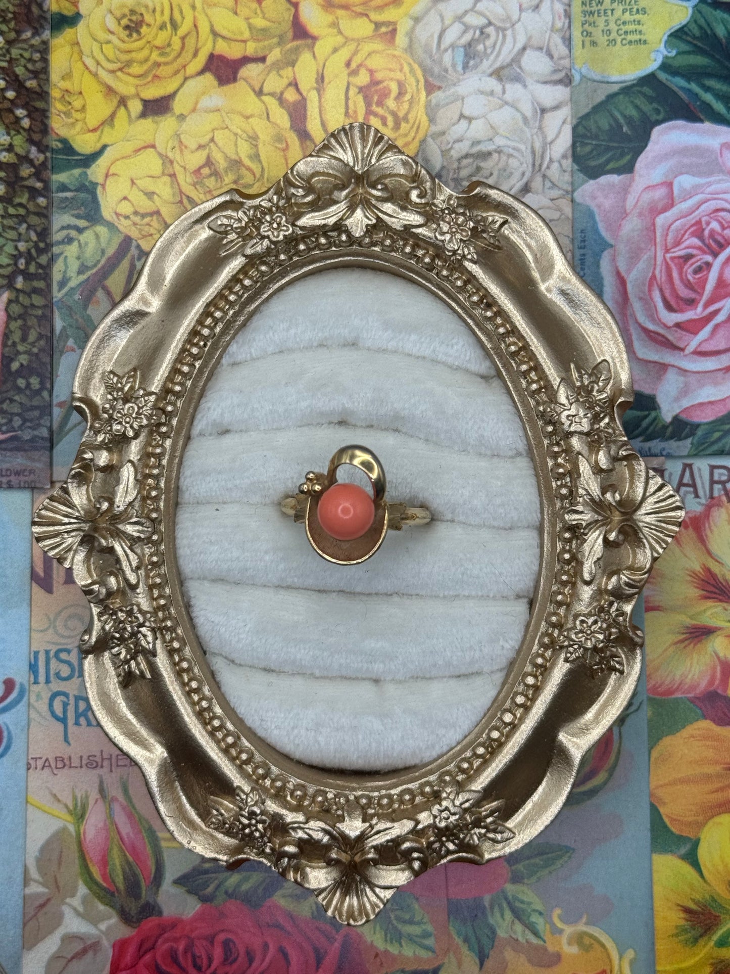 Vintage Gold Tone Avon Cameo Ring Size 8.5