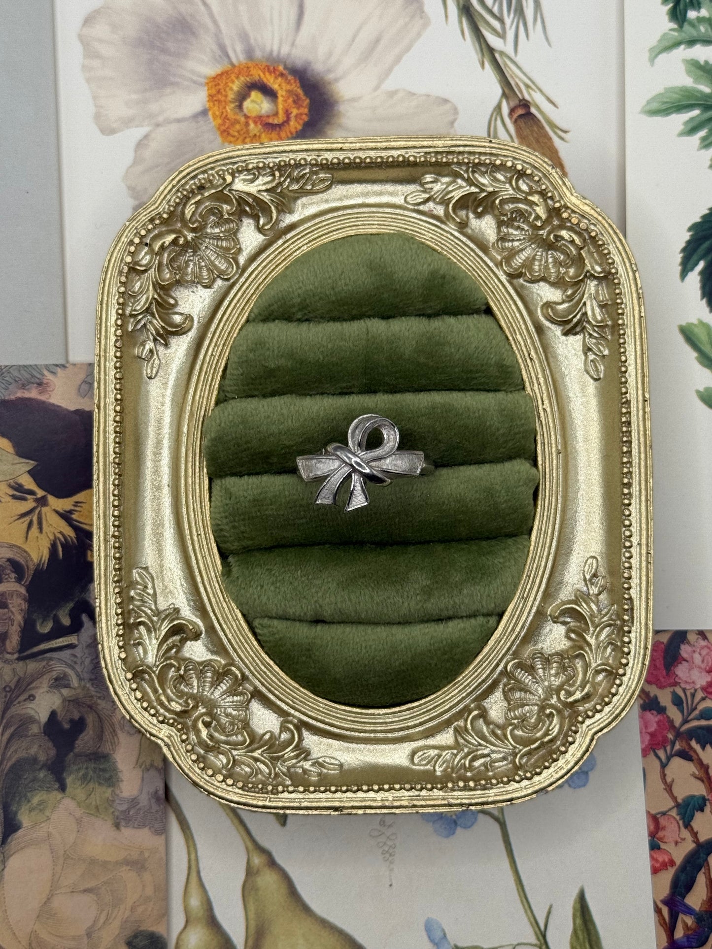 Vintage Silver Tone Avon Ribbon Ring Size 7.5