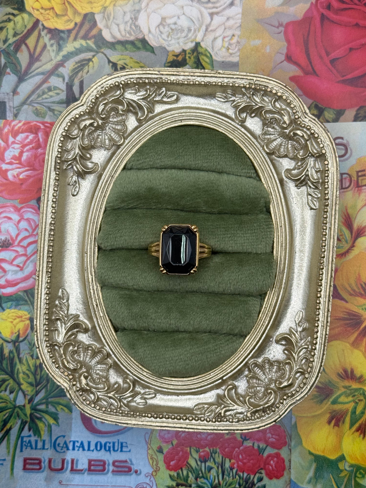 Vintage Gold Tone Avon Ring Size 5