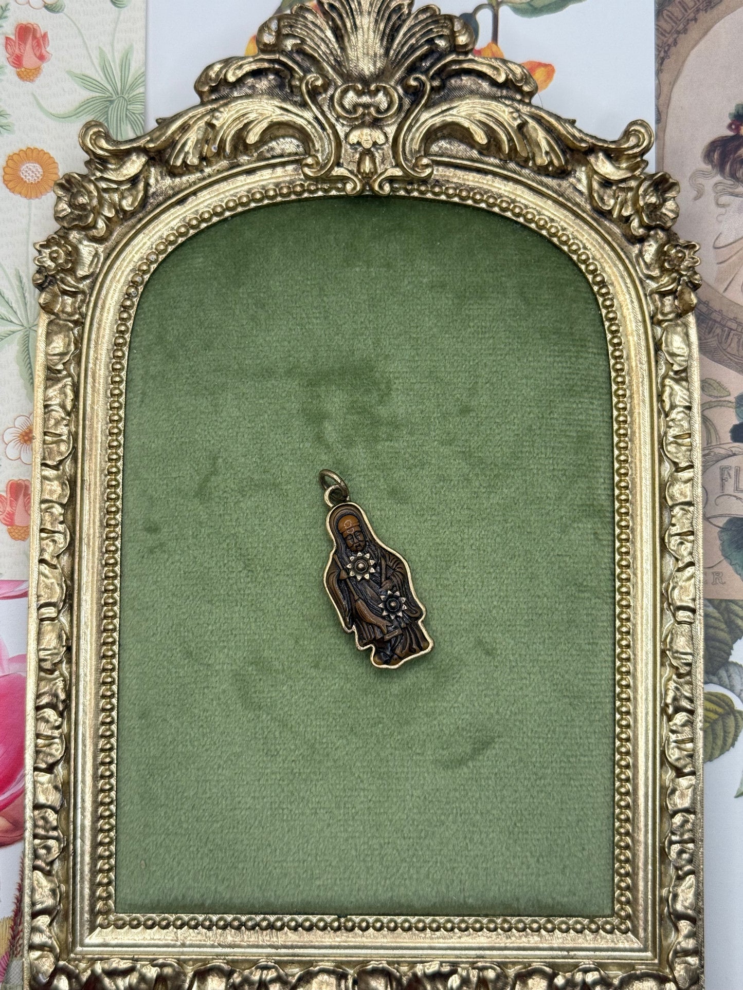 Vintage Gold Tone Jade(?) Pendant