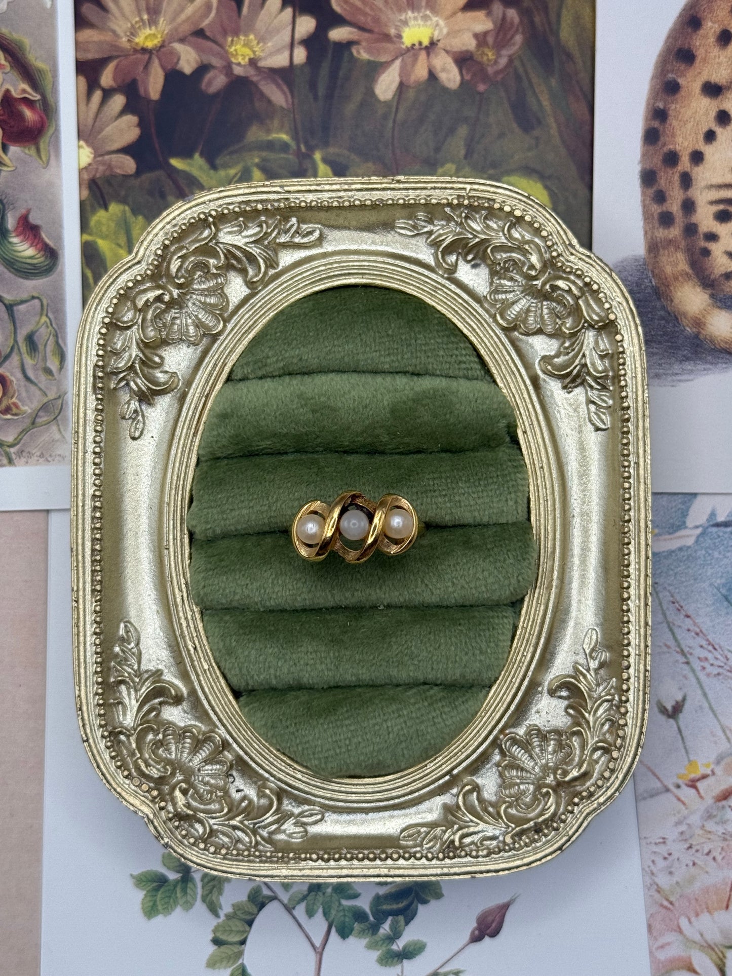 Vintage Gold Tone Avon Pearl Ring Size 7.25